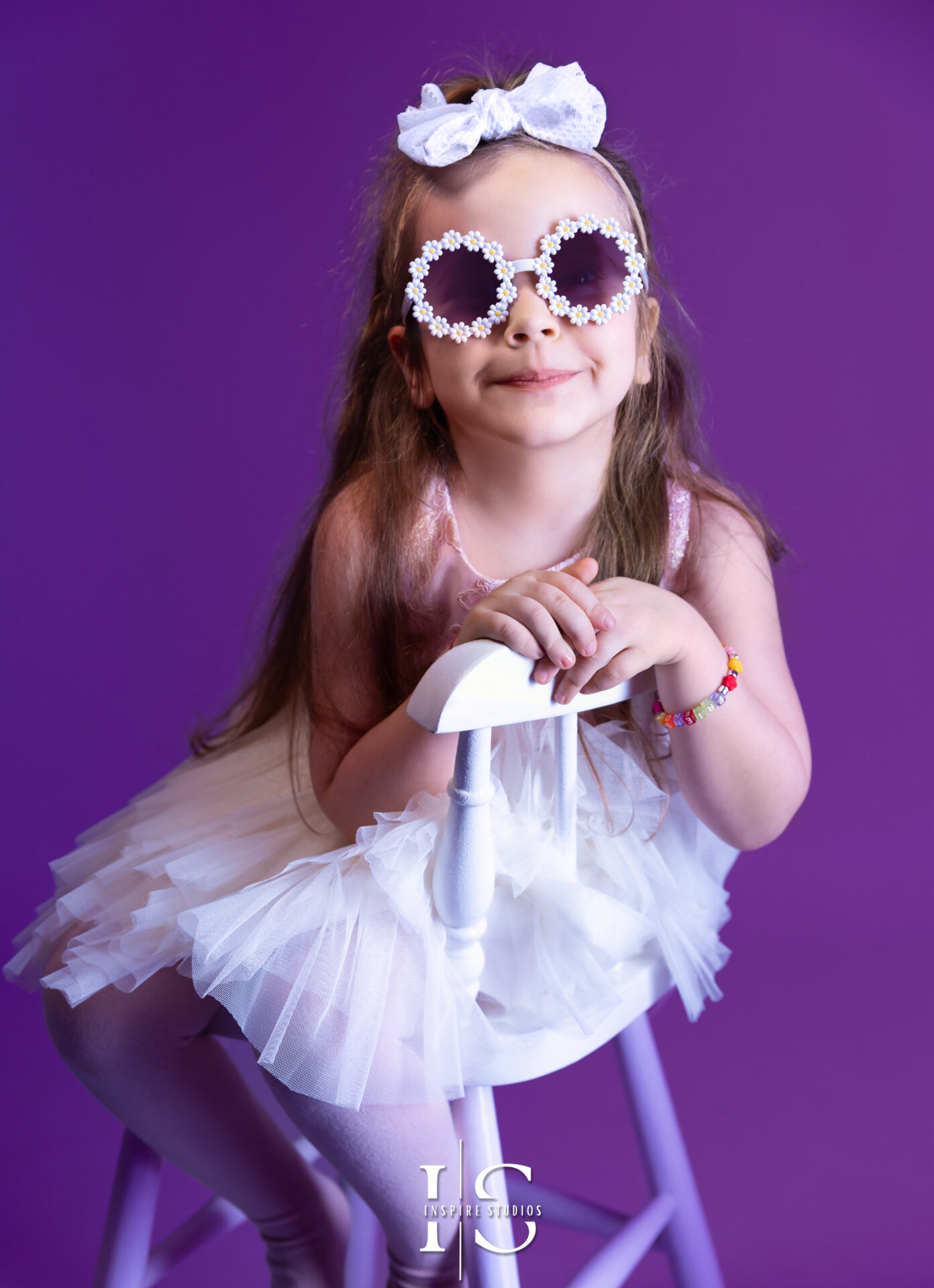 Playful children’s photoshoot with natural lighting by Inspire Studios