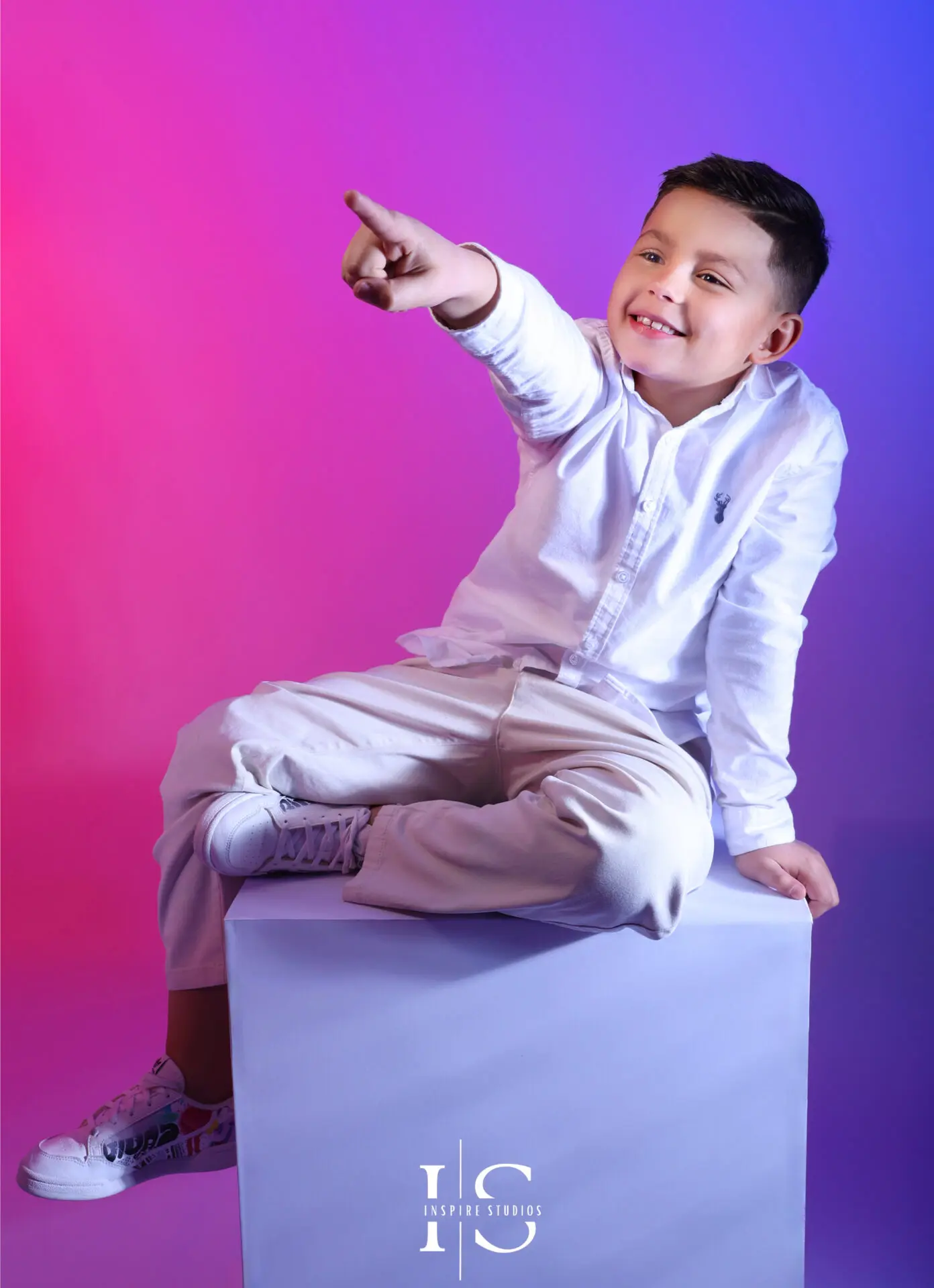 Playful children’s photoshoot with natural lighting by Inspire Studios
