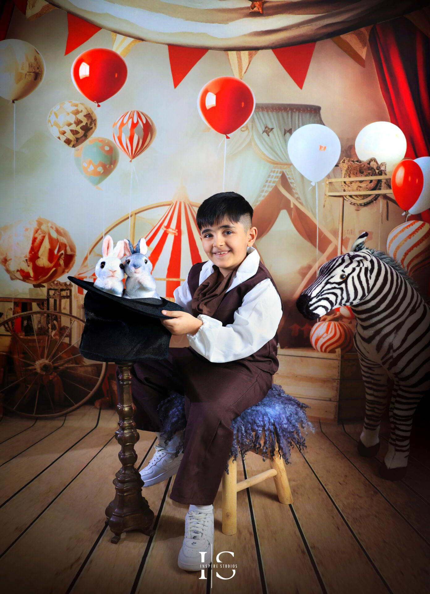 Playful children’s photoshoot with natural lighting by Inspire Studios