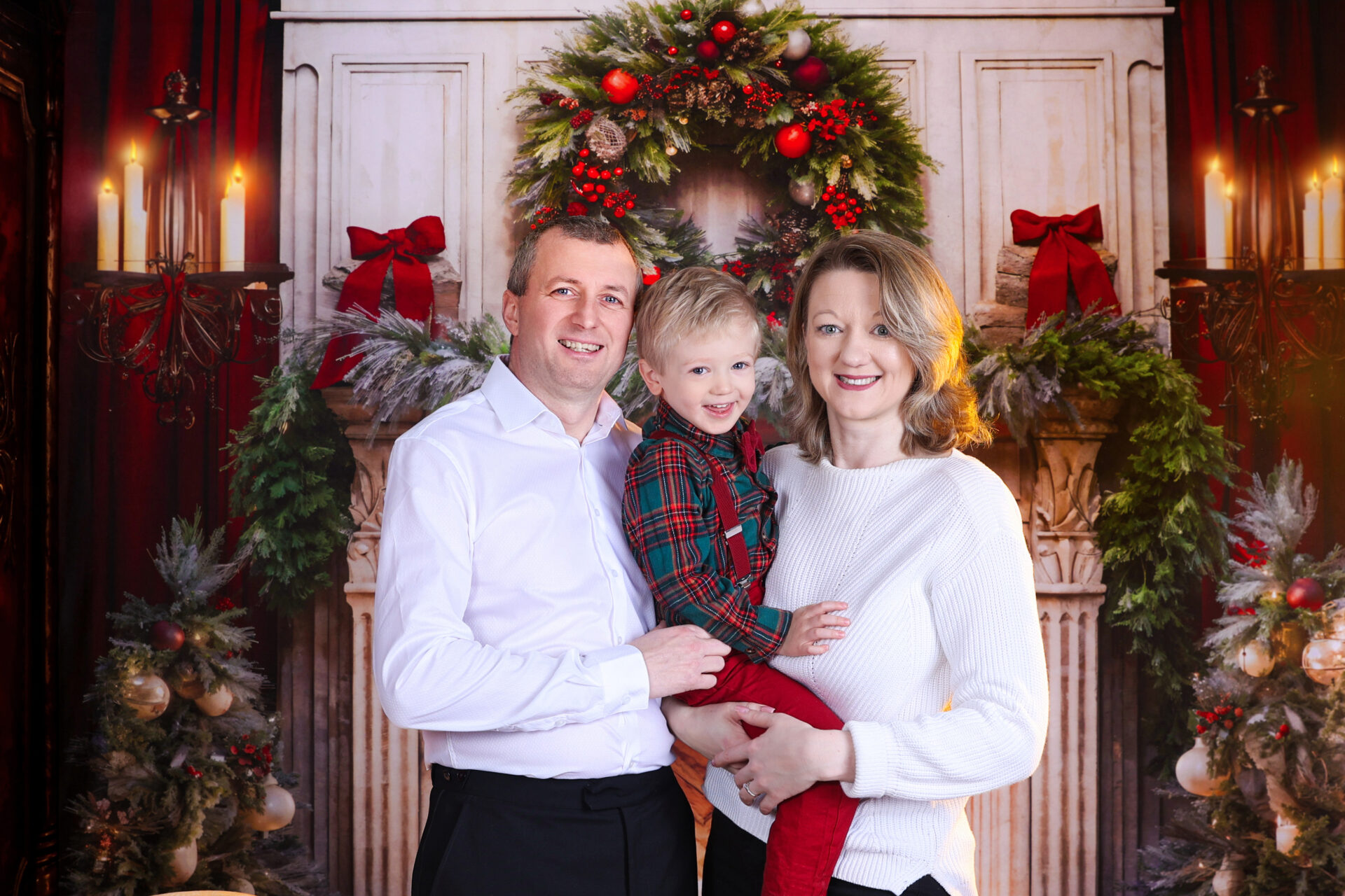 Family photoshoot during a christmas mini session in studio.