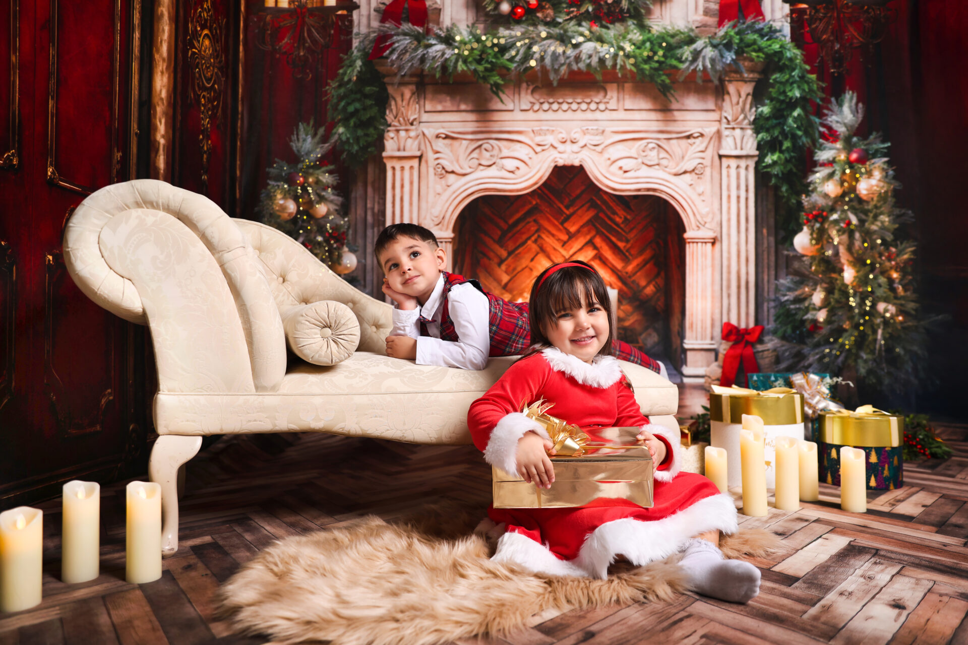 Children Christmas Photo Sessions in The Christmas Room & Barbie's Christmas Festive Decors.