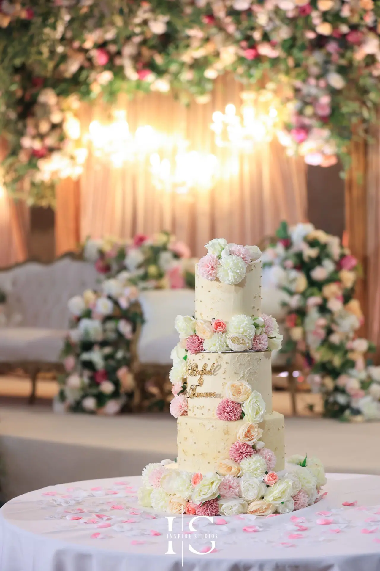 Baraat wedding cake photography in London capturing elegant cake cutting moments with the couple