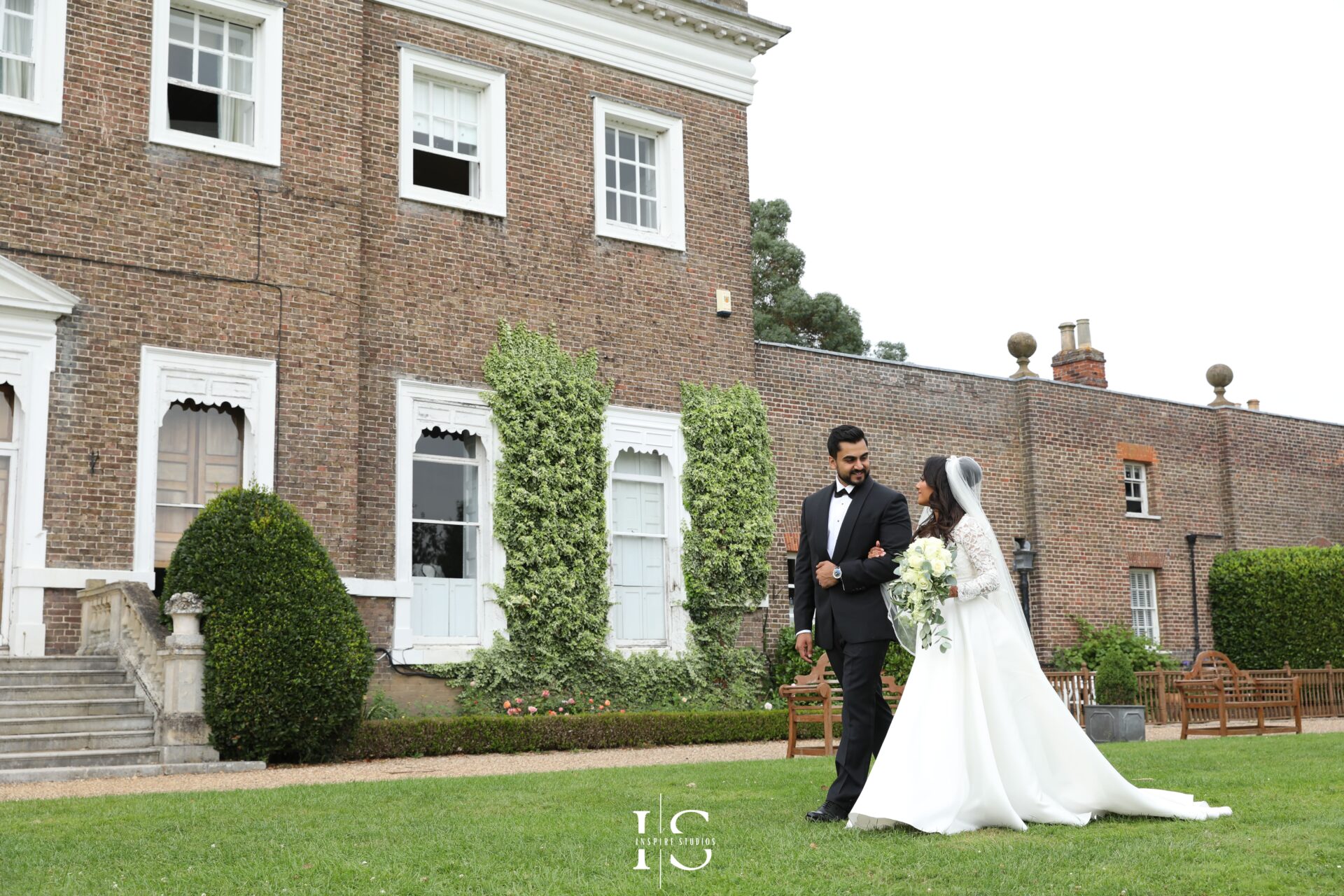 English wedding photographer in London capturing precious moments of bride & groom during their wedding day.