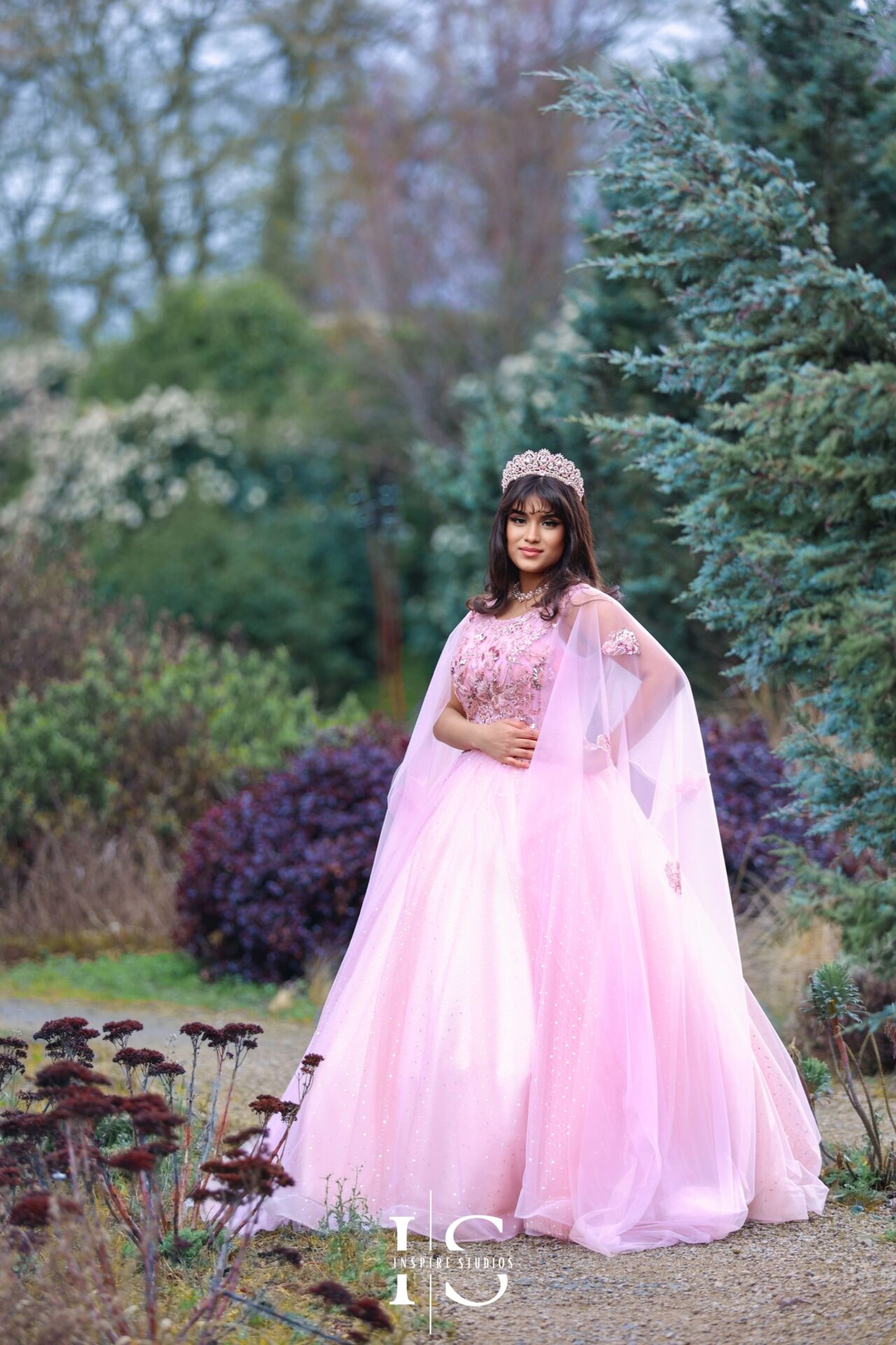 Outdoor birthday photoshoot in London featuring a birthday celebration in Valentines Park’s scenic surroundings.