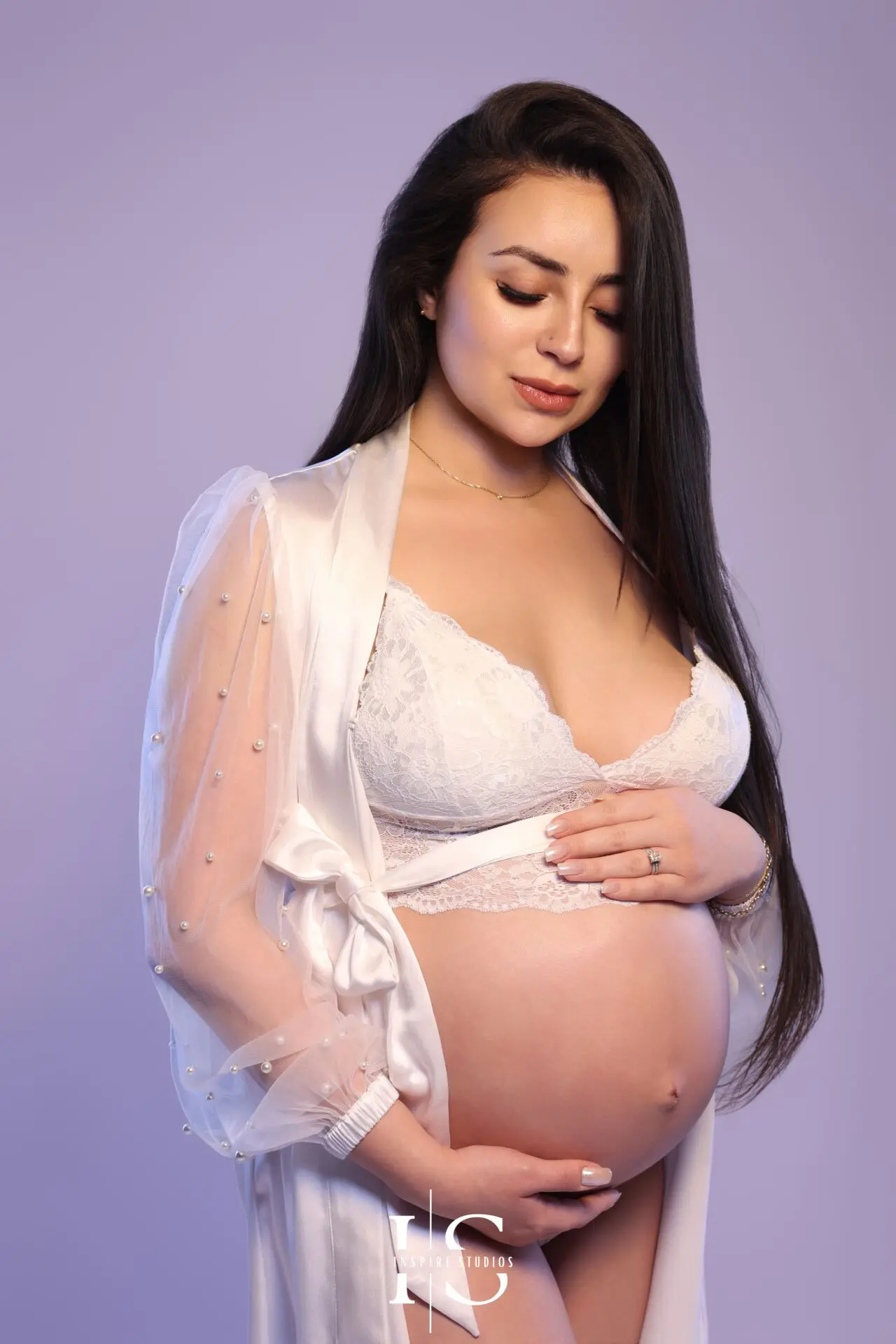 Affordable pregnancy photography packages for stunning and memorable maternity sessions.
