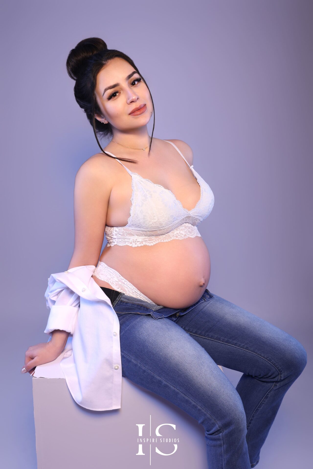 Local maternity photographer offering affordable and elegant maternity shoots.