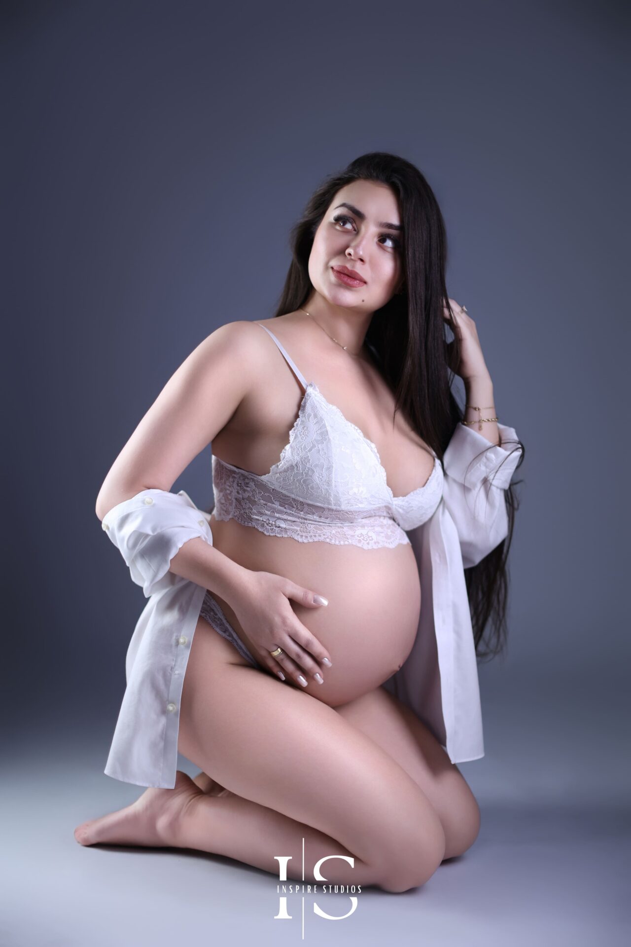 Capture timeless pregnancy moments with a studio maternity photoshoot in London.