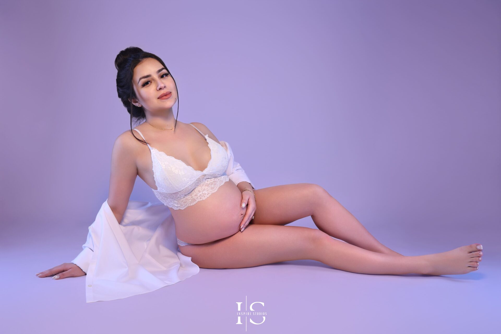 Capture timeless pregnancy moments with a studio maternity photoshoot in London.