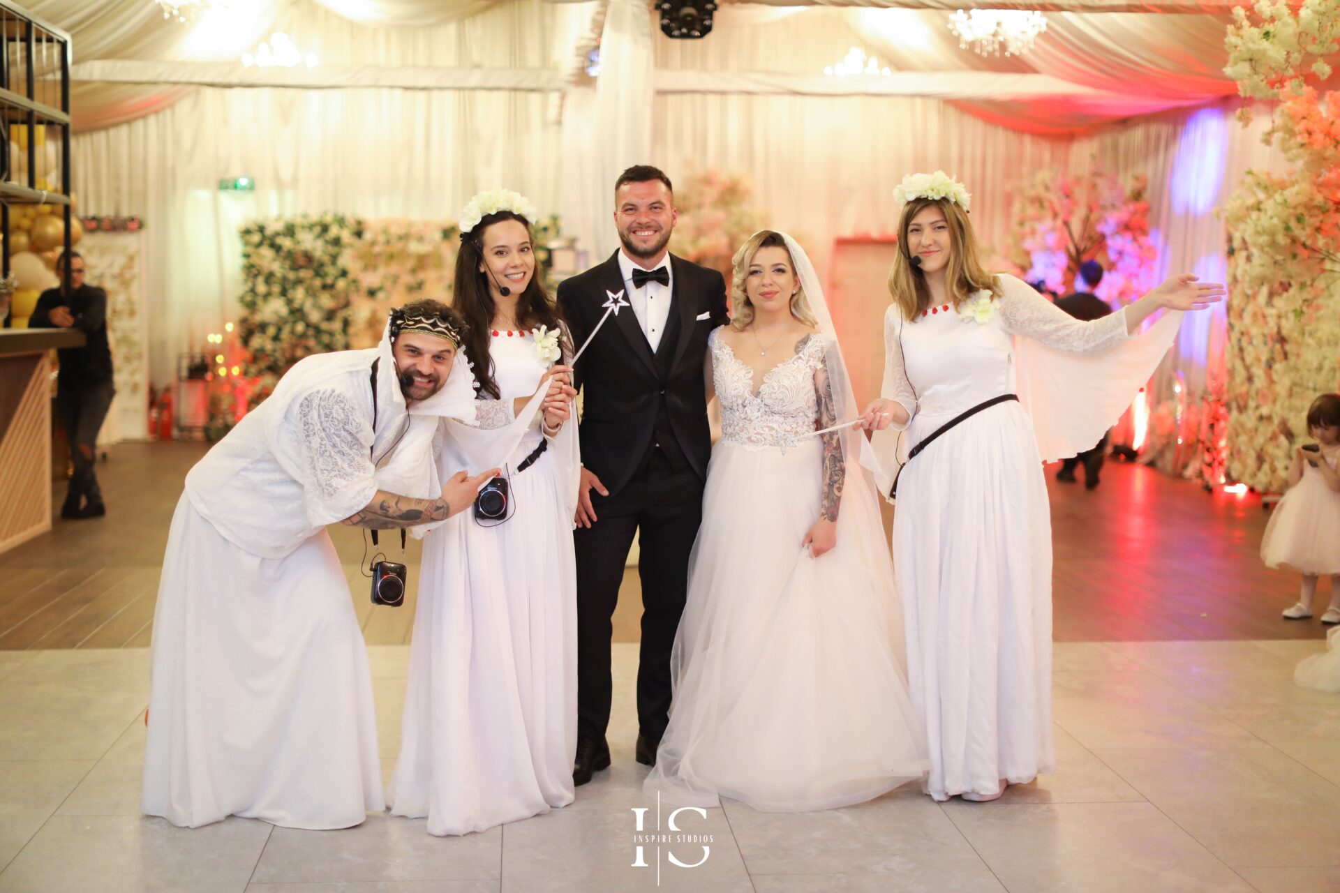 Fotografie de cuplu la o nuntă românească