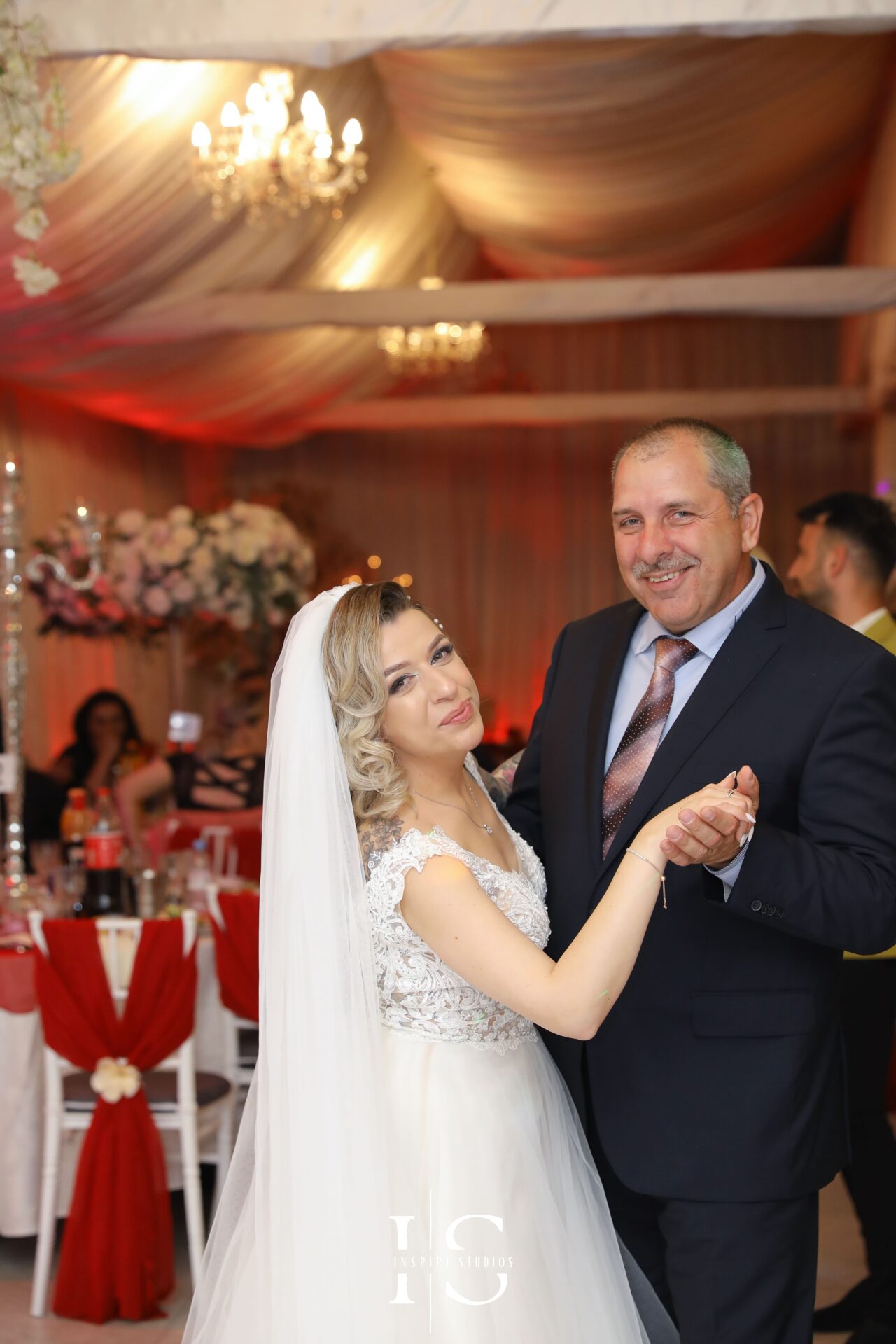 Momente emoționante la o nuntă românească