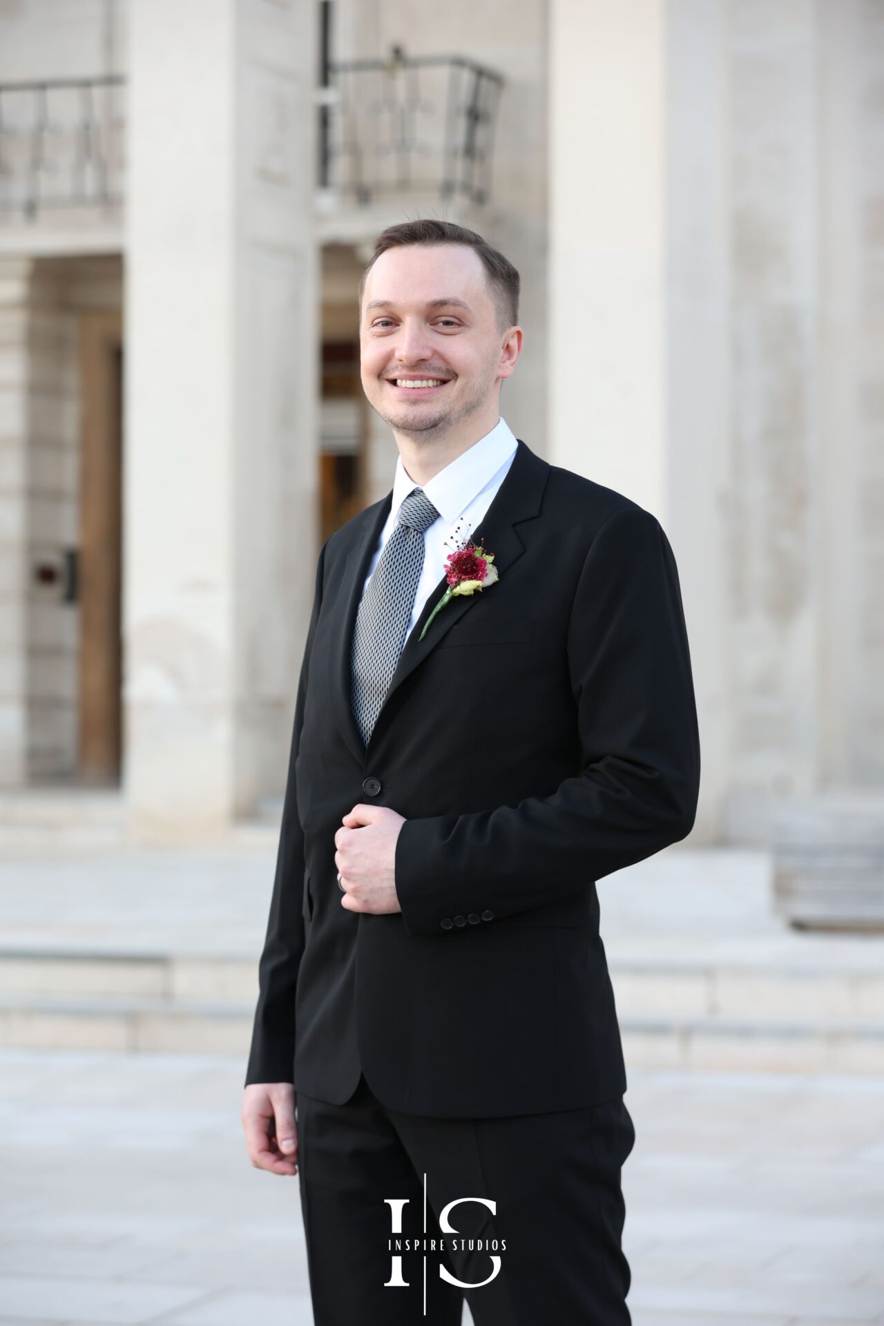 Groom’s solo portrait before registry ceremony