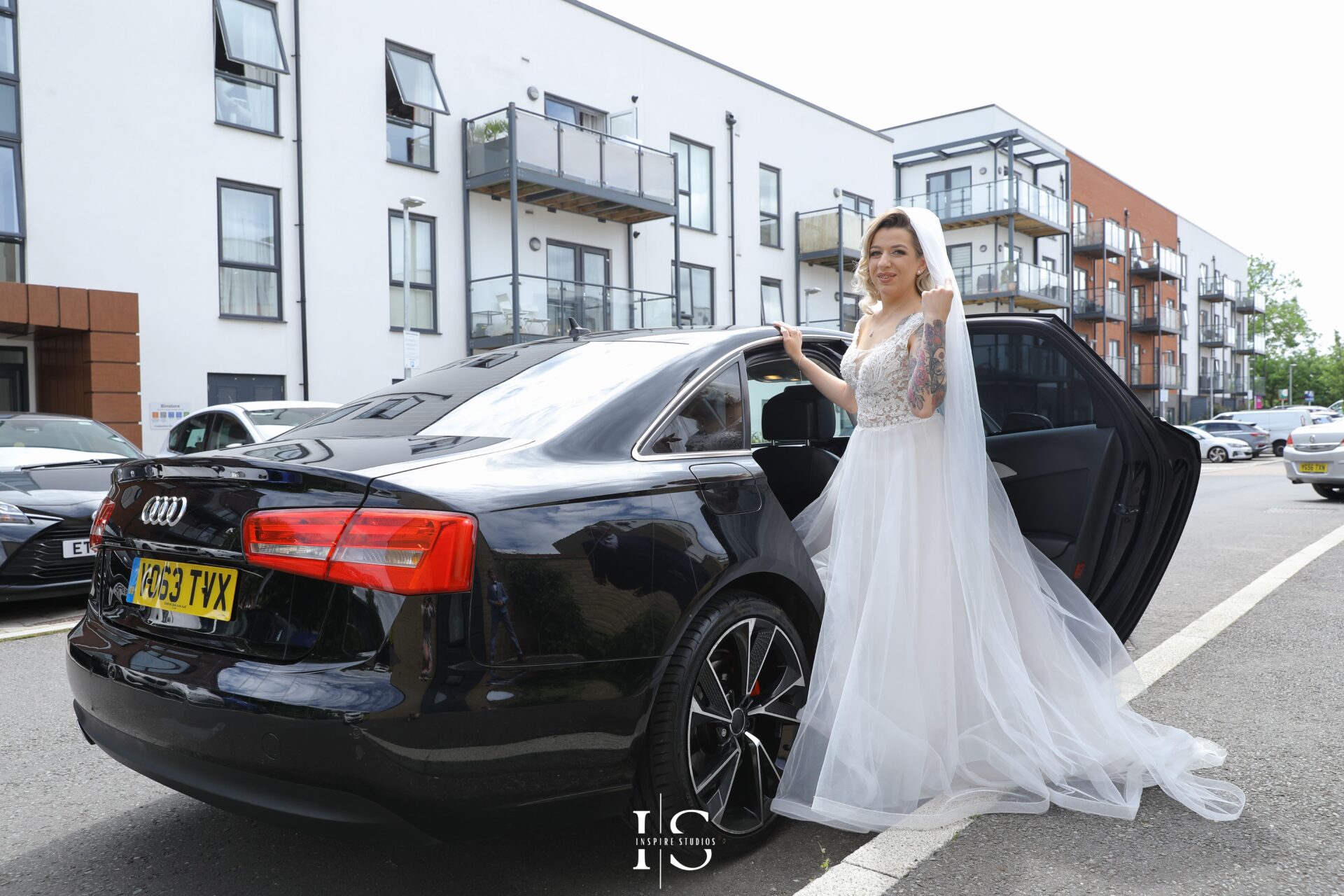 Romanian photographer capturing elegant London wedding