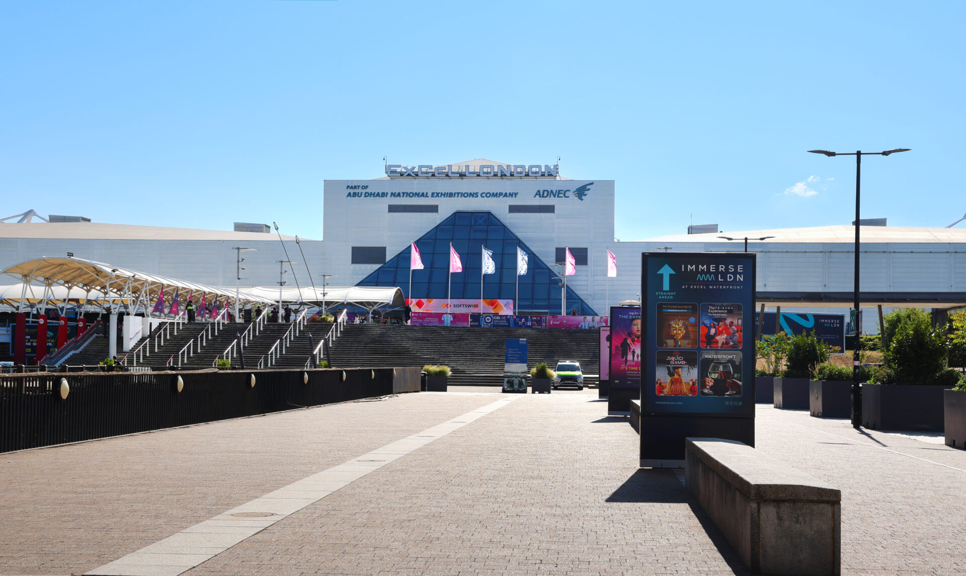 IGB LIVE 2025 exhibition captured at ExCeL London by corporate photographer