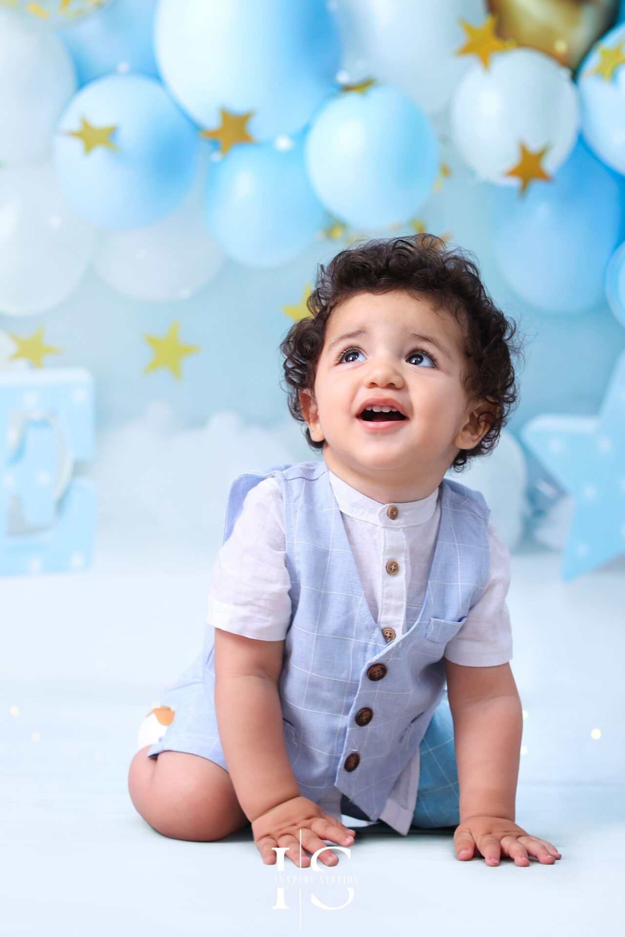 Baby boy enjoying his first-year smash-the-cake session in London