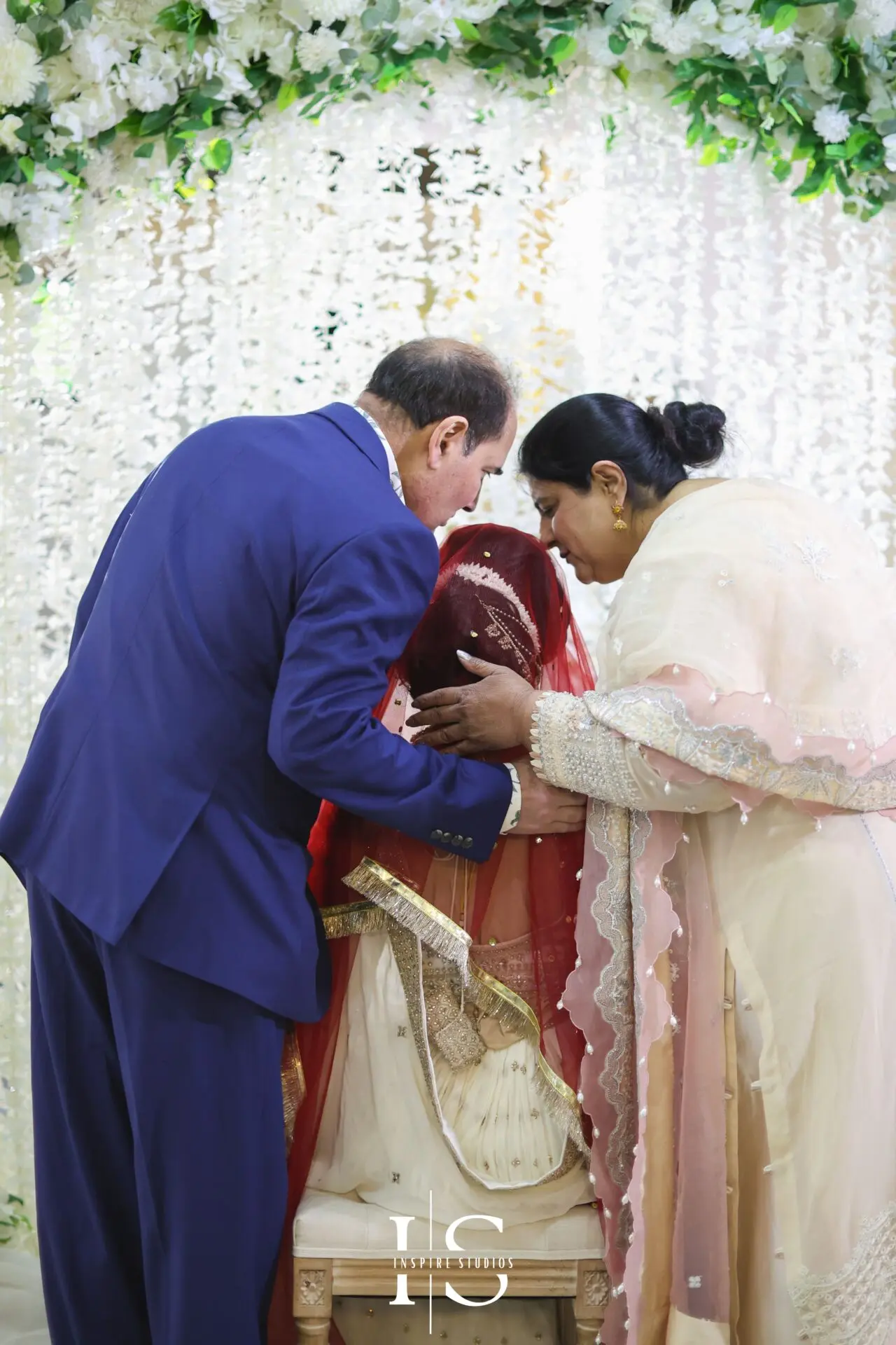 Bride and family – Nikkah wedding captured by female photographer