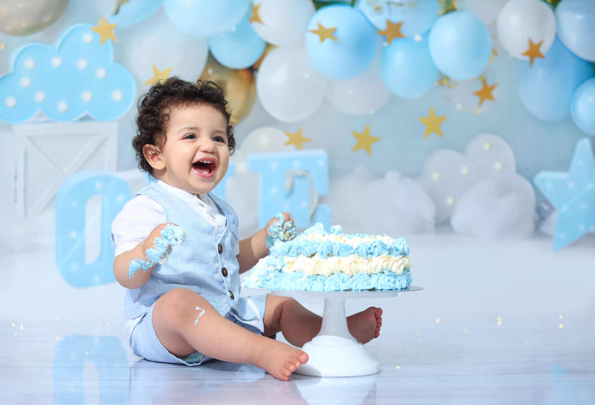 First birthday smash-the-cake photoshoot for babies in London