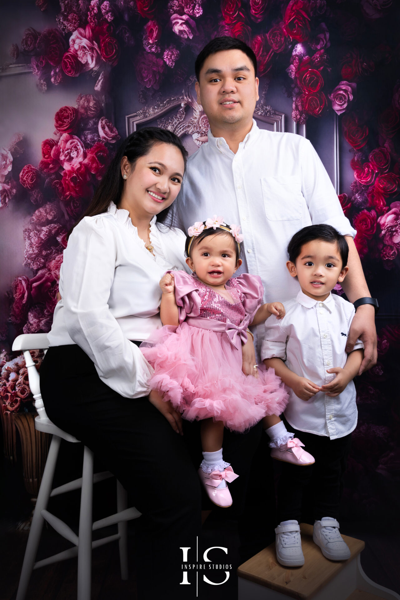 Studio family photoshoot for a toddler’s first birthday celebration