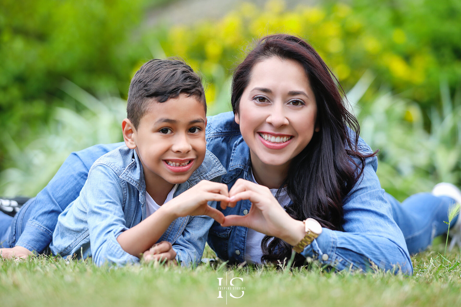 Families enjoying lifestyle photoshoots in London parks with natural interactions.