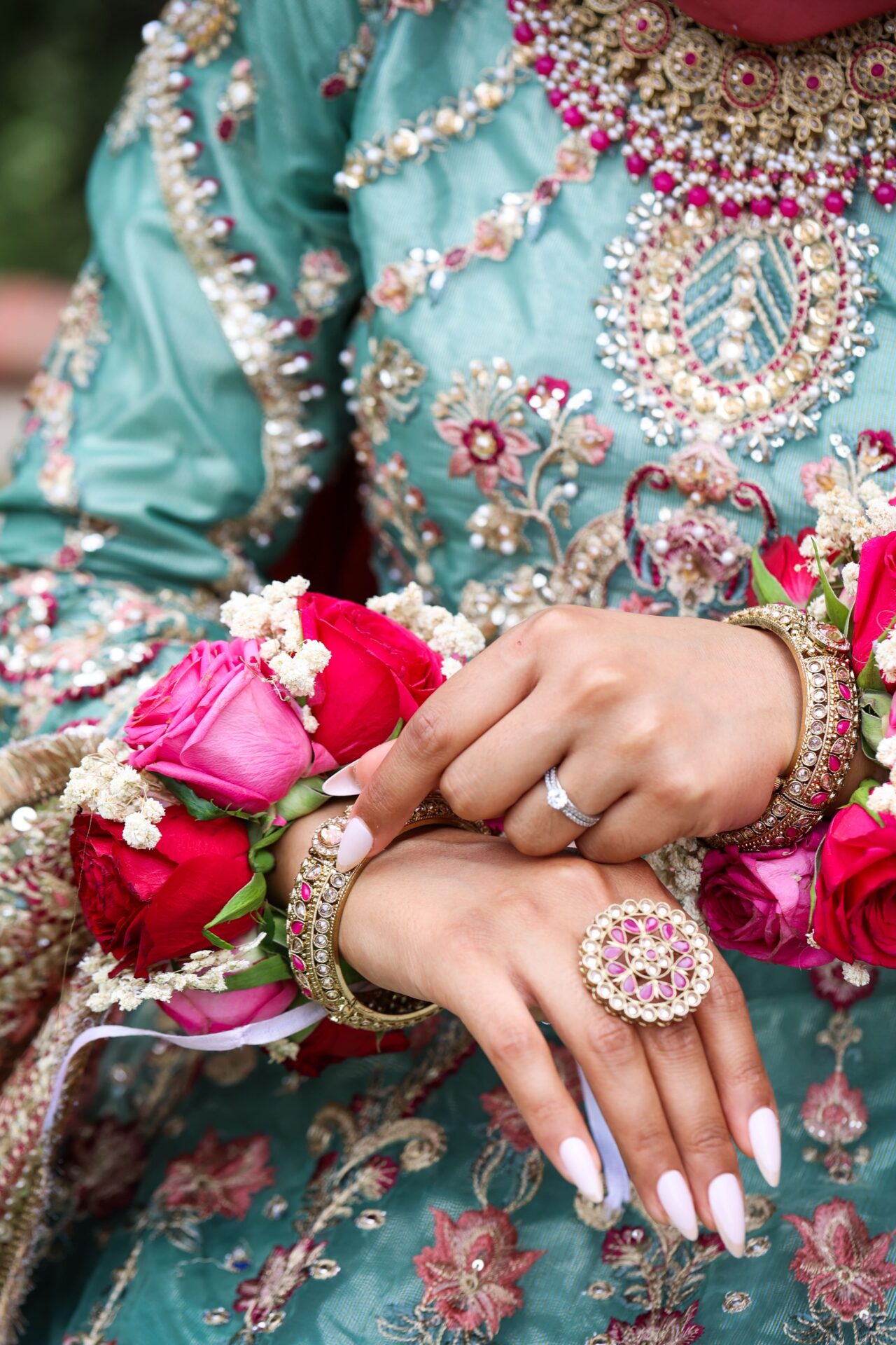 Mehndi bride’s getting ready photos captured by London photographer.