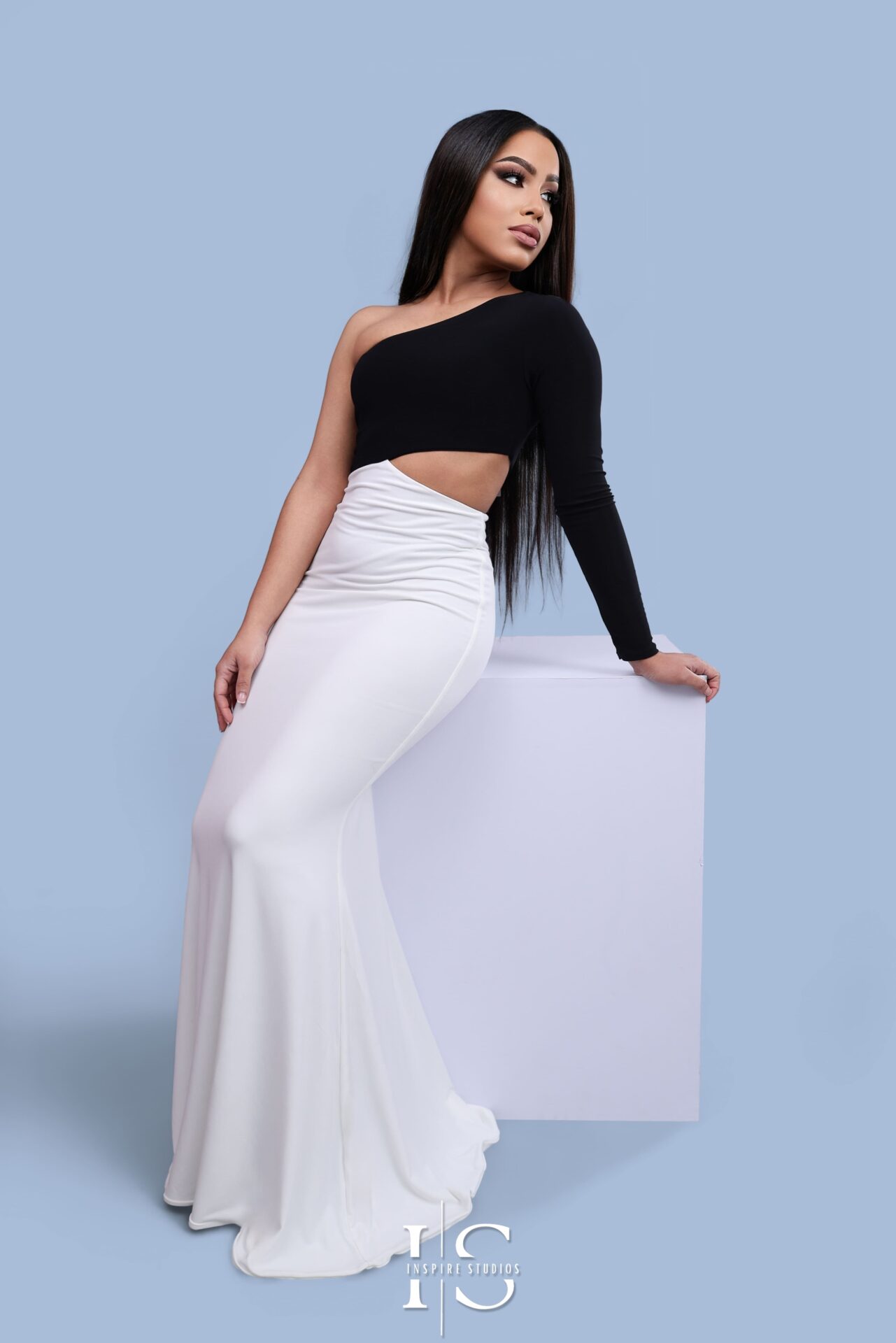 Elegant 30th birthday photoshoot at Inspire Studios in Walthamstow London