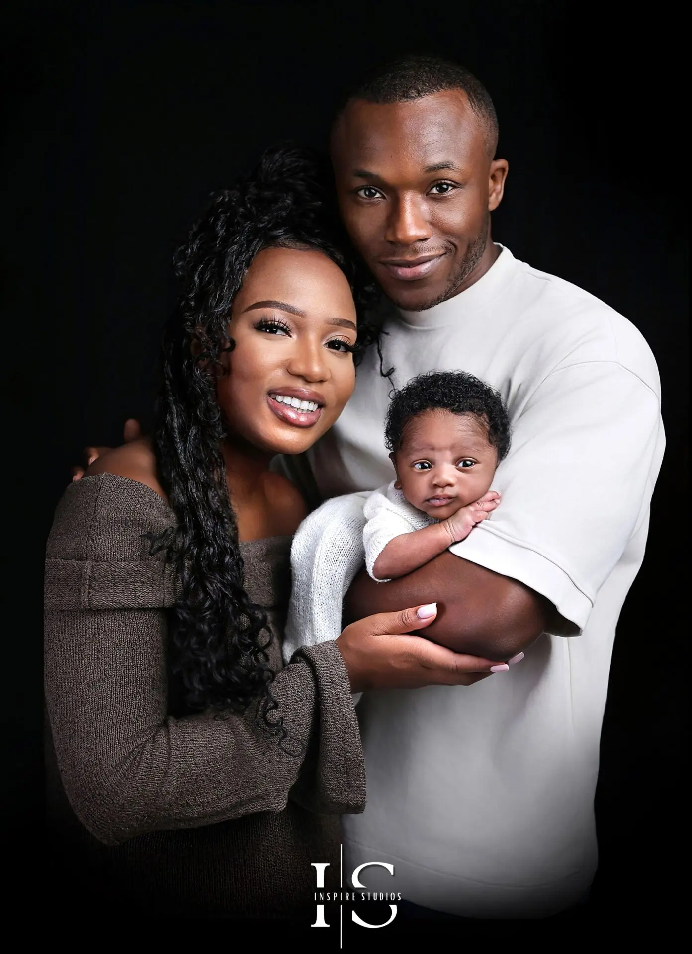 Family newborn photography ideas in London – parents holding newborn during photo session.