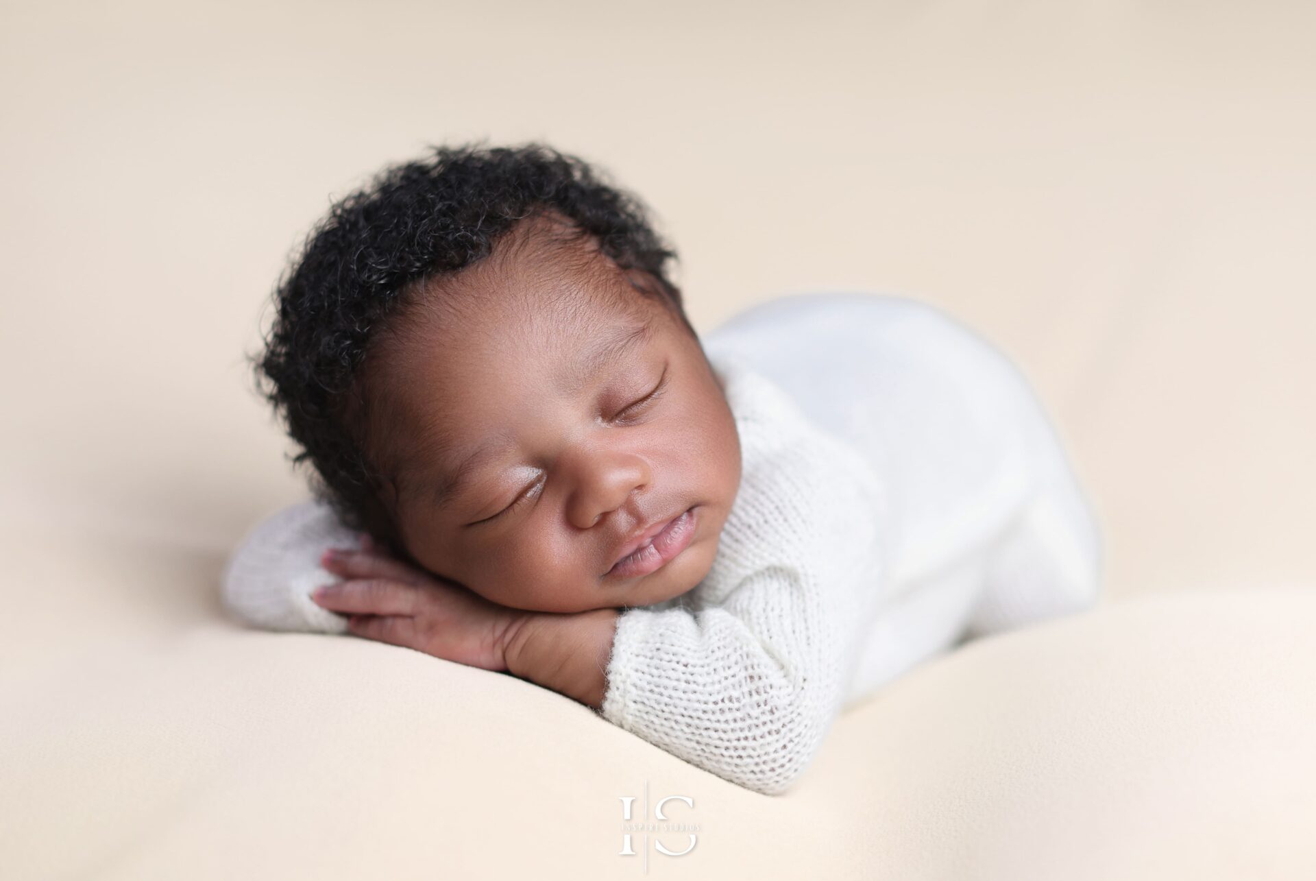 Classic newborn beanbag pose – Inspire Studios newborn photography London.