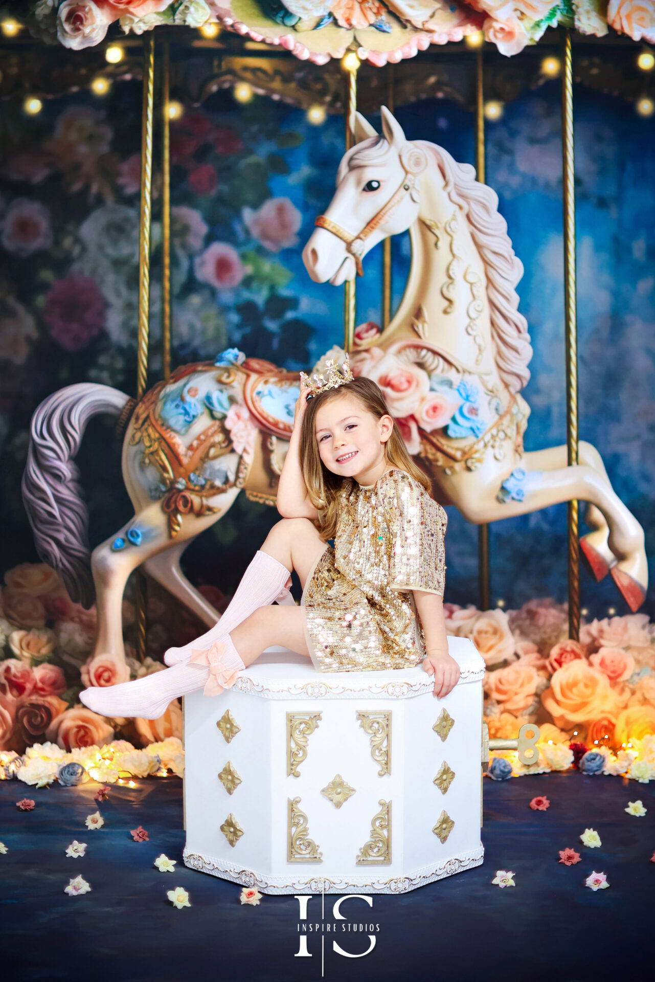 Children’s unicorn birthday photoshoot with pastel colors and magical props