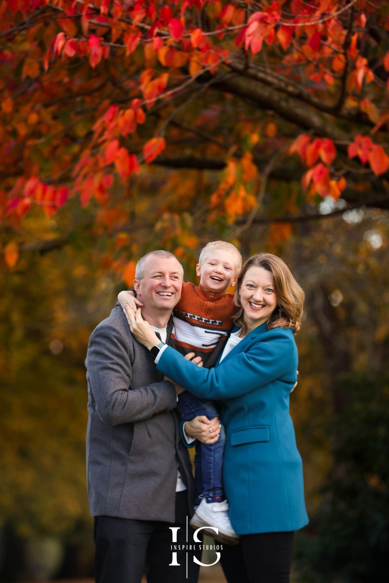 London outdoor autumn family photoshoot with warm seasonal colours and candid moments.