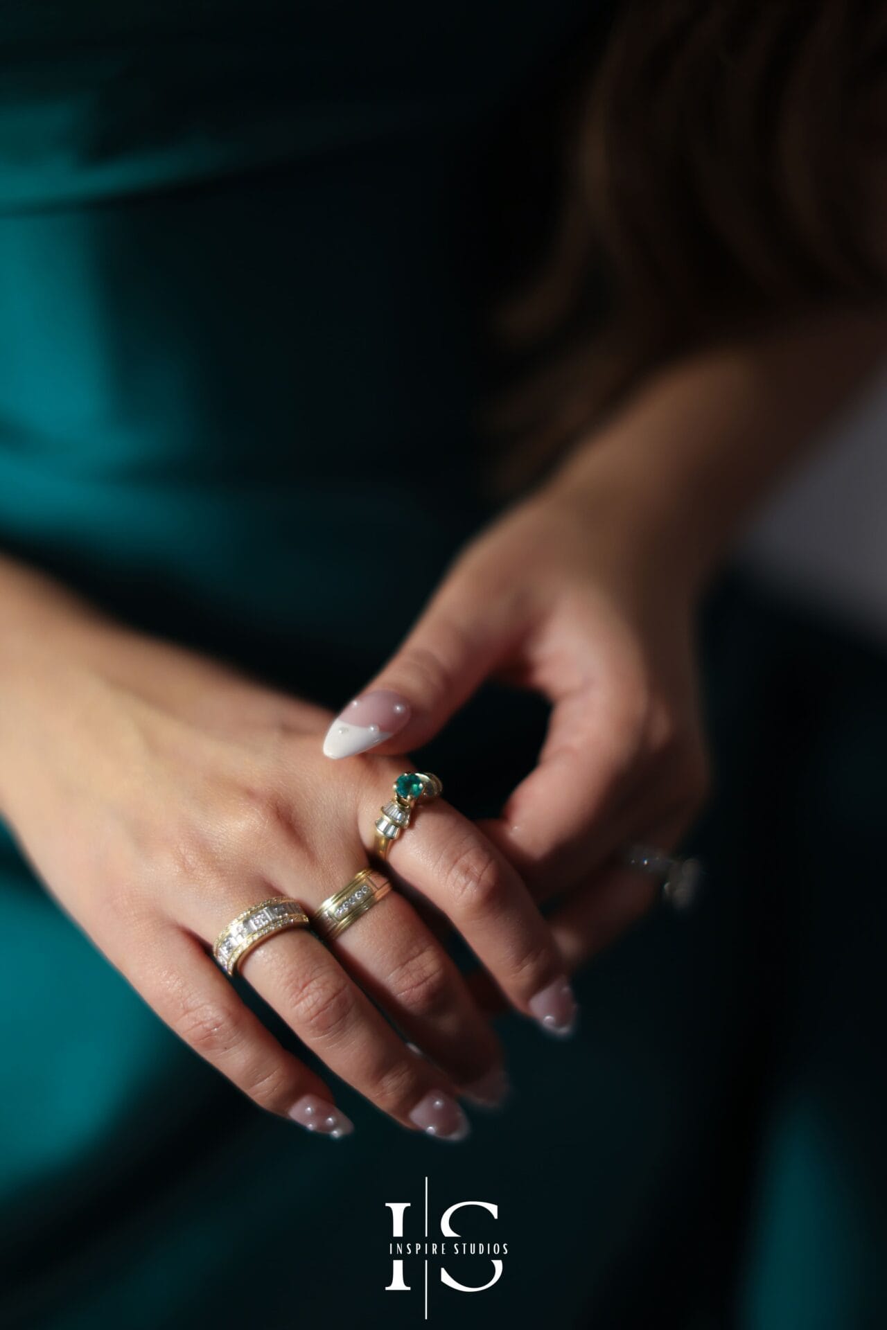 Luxury bride getting ready portraits capturing bridal preparation, dress details, makeup, jewellery, and elegant morning moments.