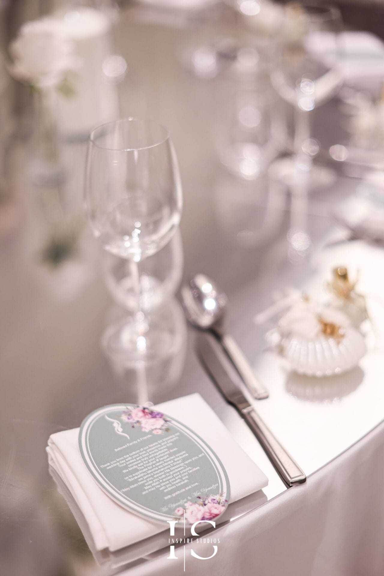 Elegant Marriott Hotel Grosvenor Square wedding photography in London capturing romantic portraits, luxury décor, and emotional ceremony moments.
