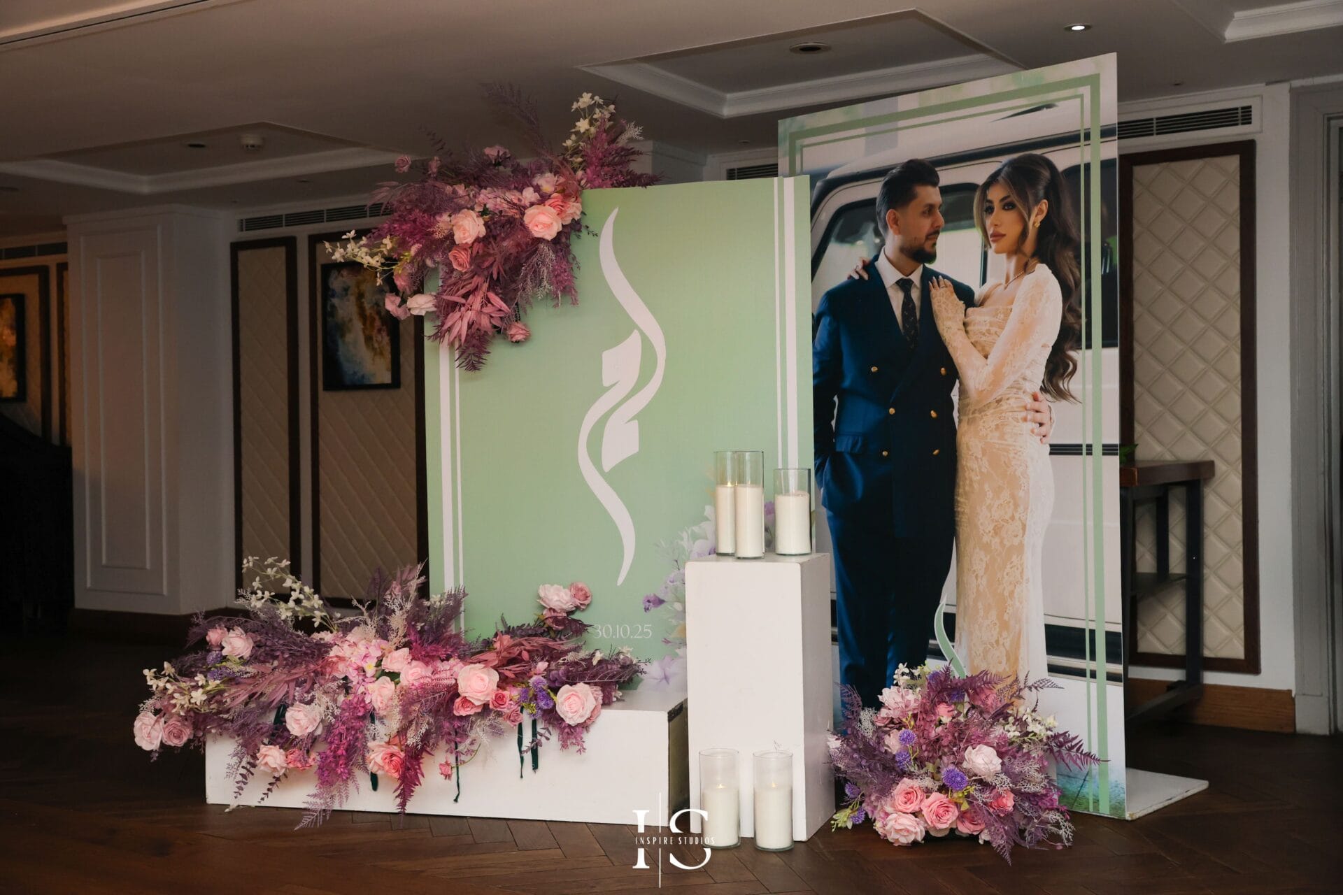 Marriott Grosvenor wedding photographer capturing luxury London weddings with elegant portraits, décor, and emotional storytelling.