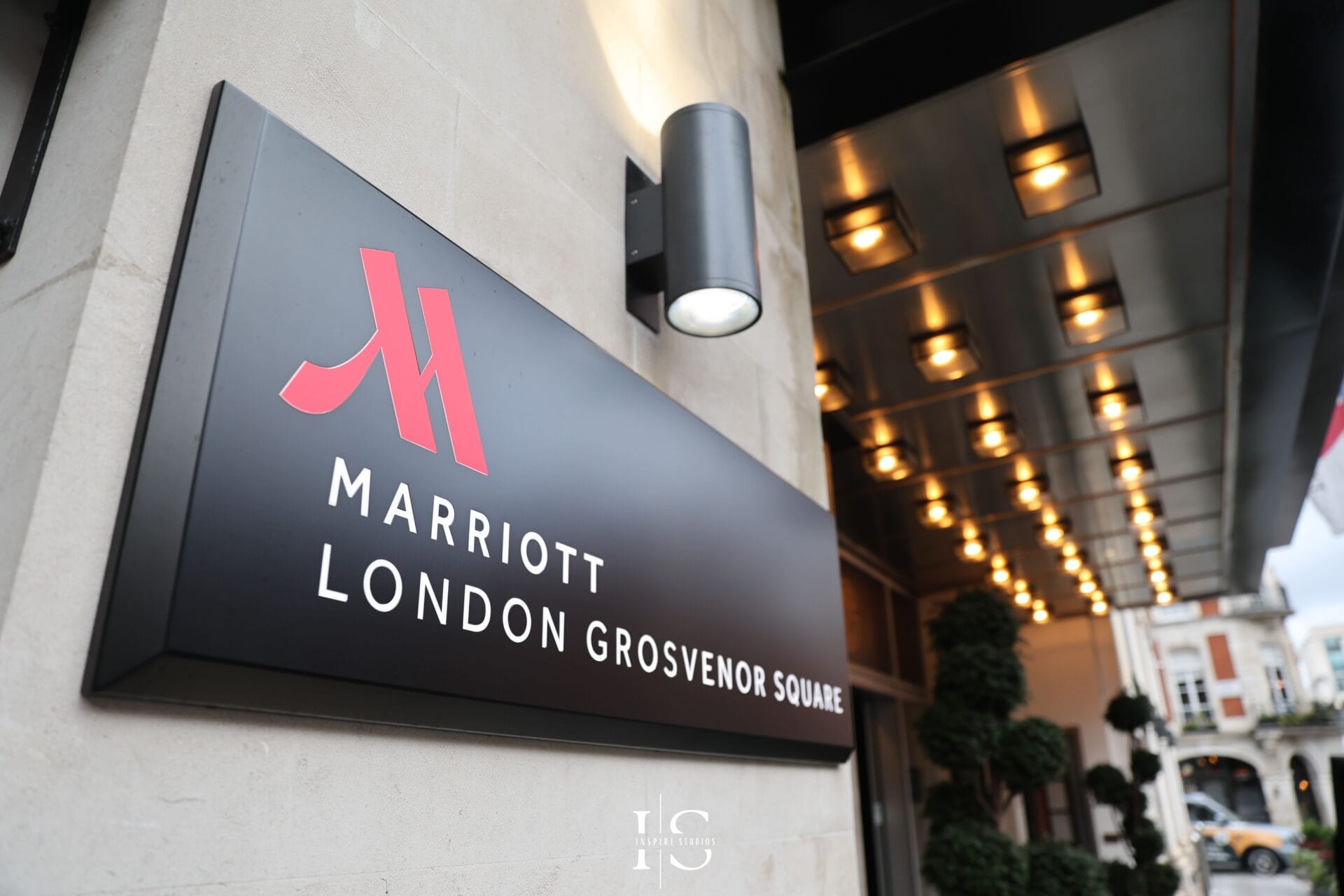 Marriott Grosvenor wedding photography capturing elegant couple portraits, emotional ceremony moments, and luxury reception details.