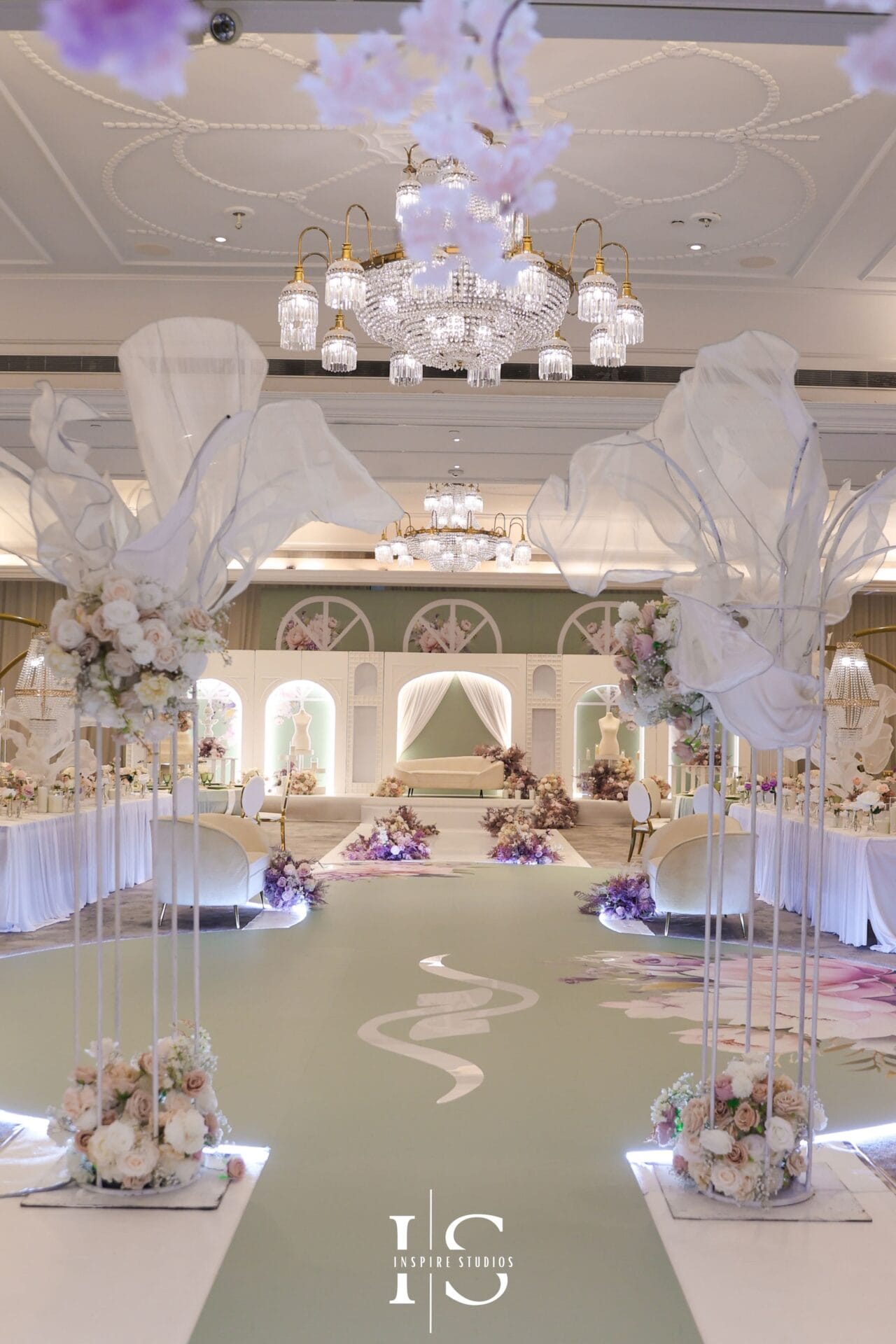 Marriott Hotel Grosvenor luxury wedding photographer capturing romantic portraits, elegant décor, and emotional wedding day moments.
