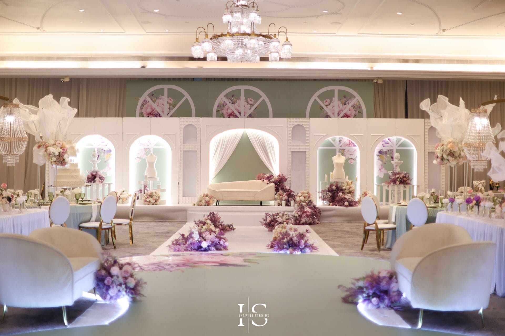 Marriott Hotel Grosvenor luxury wedding photography capturing elegant portraits, ceremony emotions, and sophisticated London wedding details.