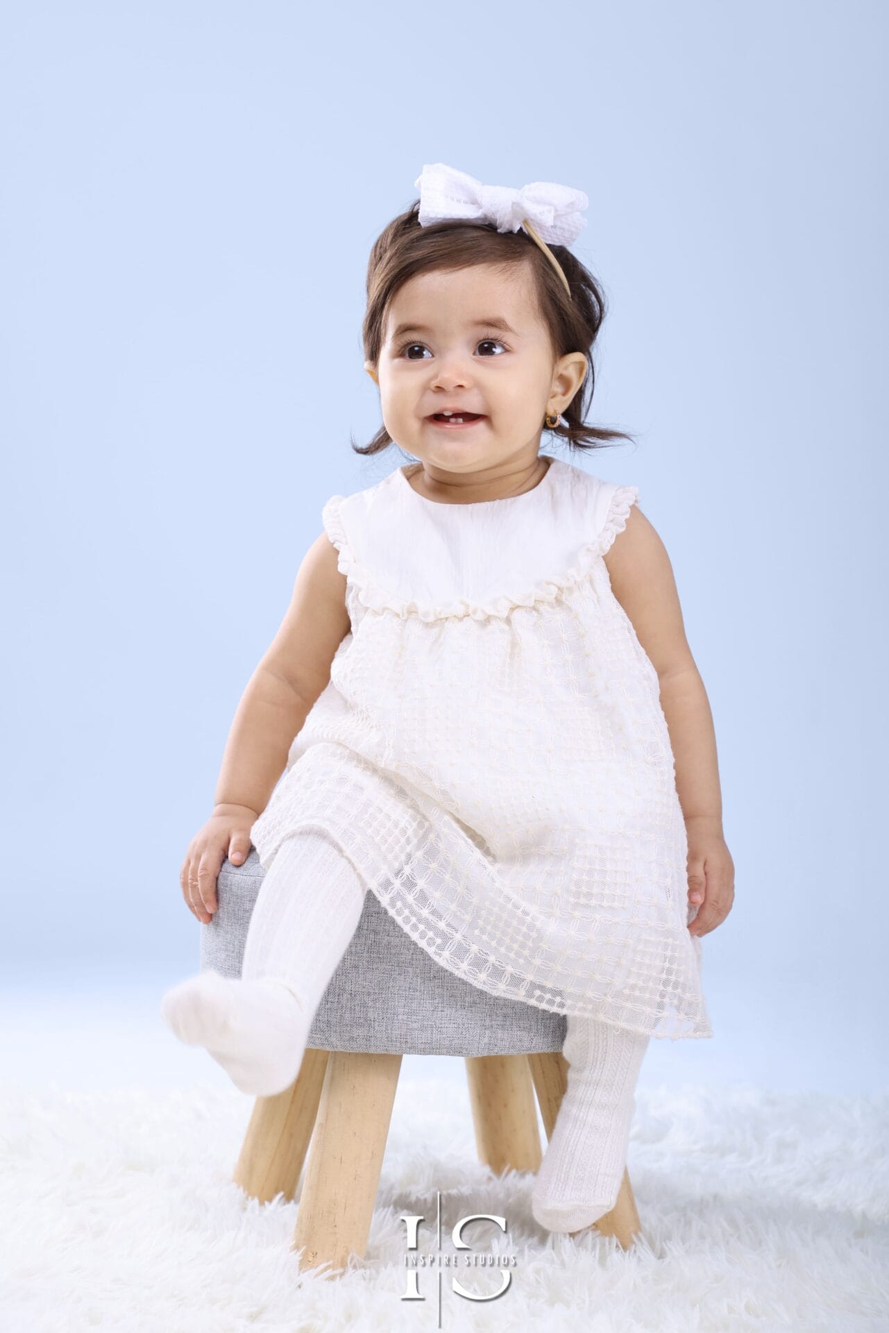 Romanian family photography in London – professional portrait session of children and parents in studio or outdoor locations.