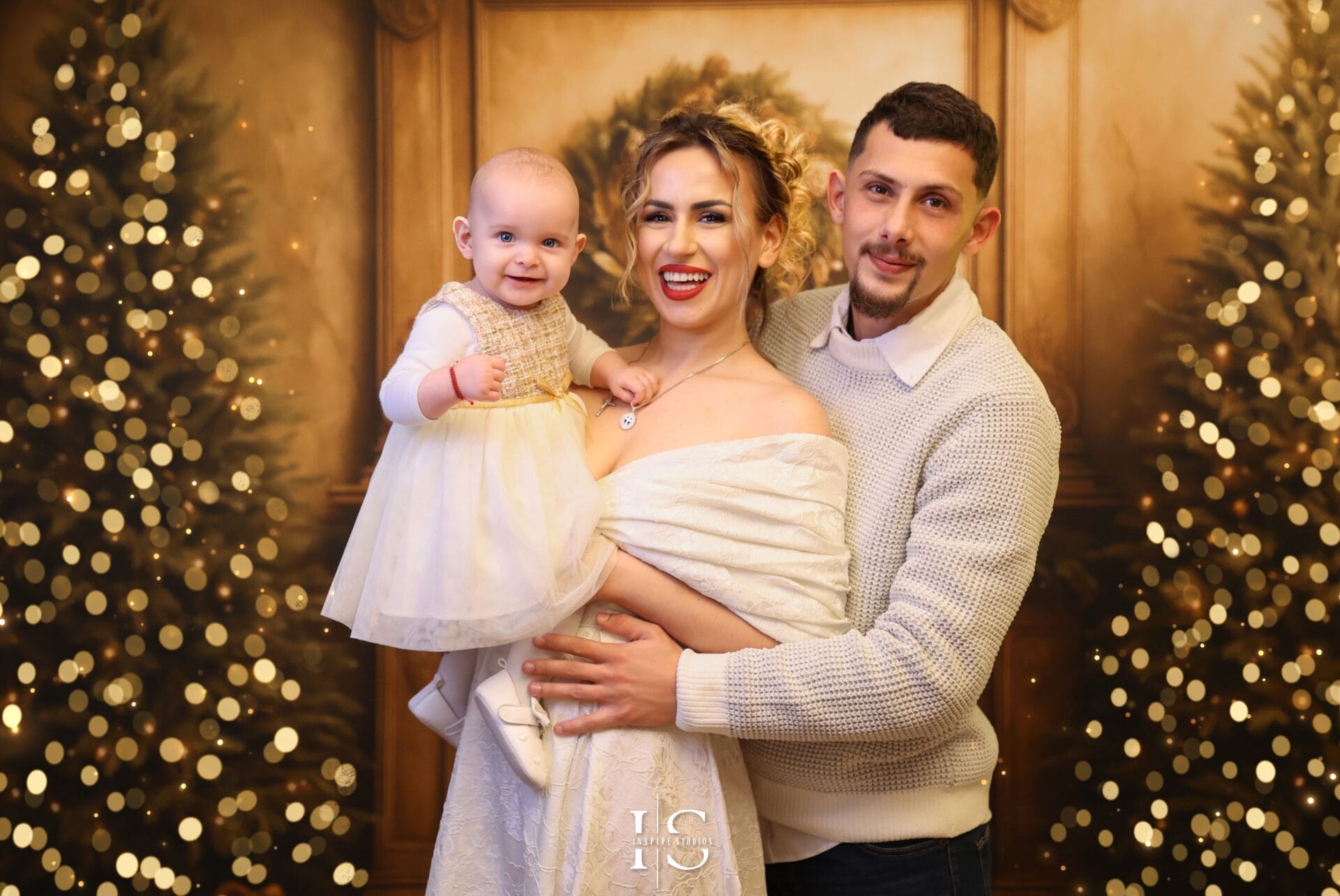 Family vintage Christmas photo shoot with elegant holiday décor