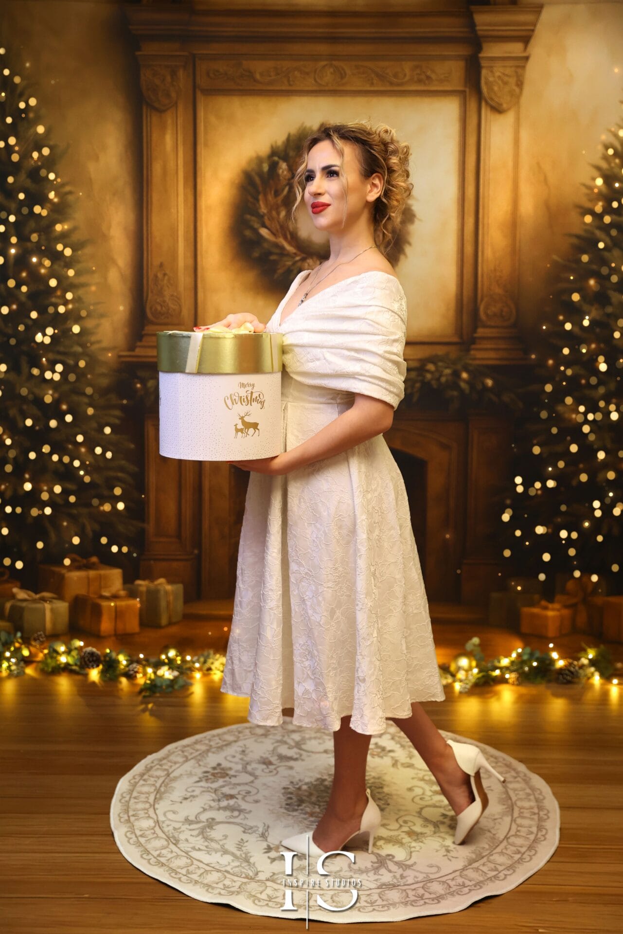 Mother and child Christmas family portraits with intimate festive styling