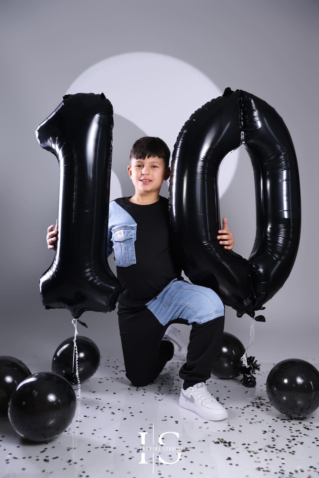 boy birthday photoshoot with number 10 balloons in London studio