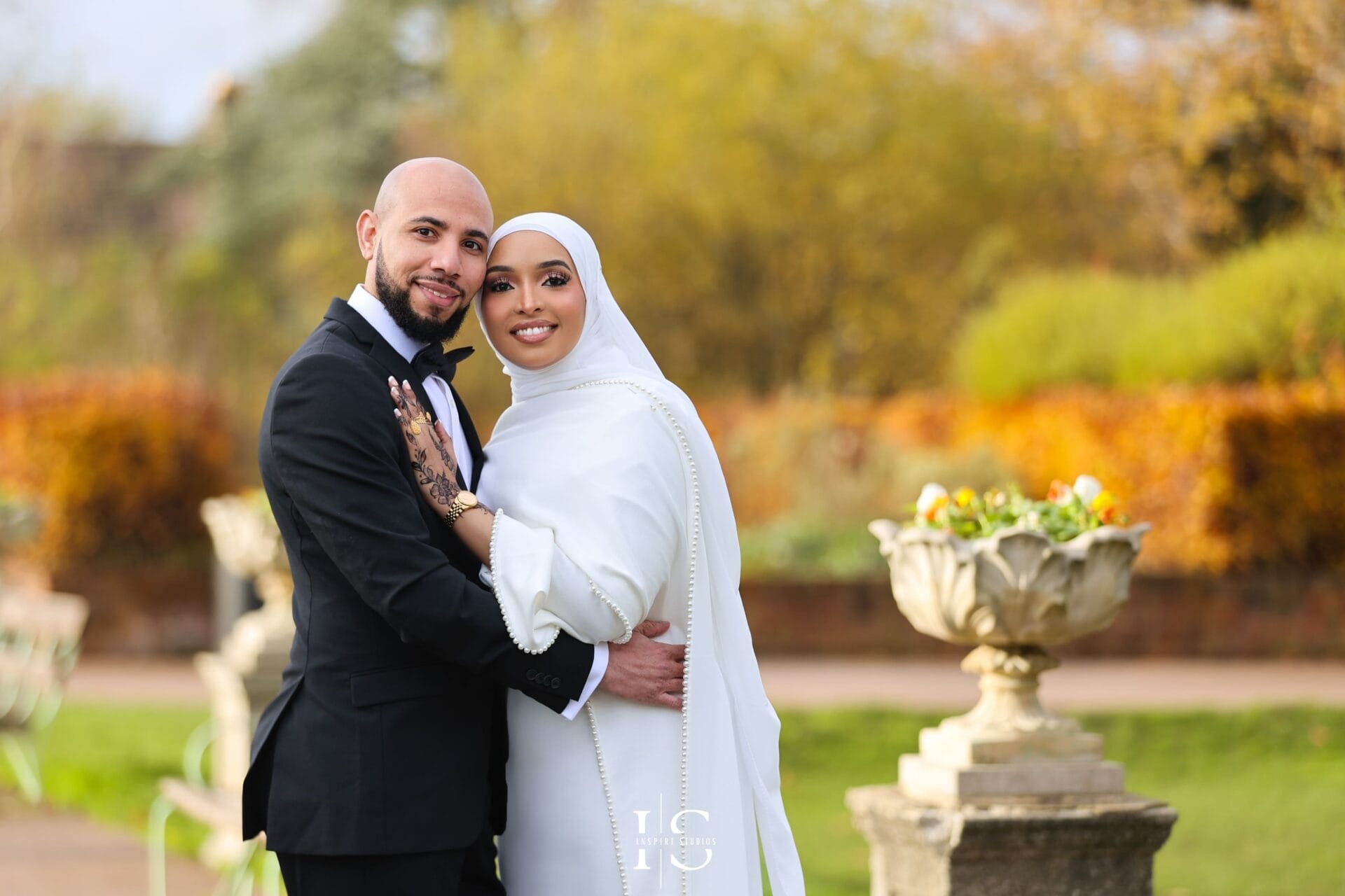 Couple photoshoot at Lloyd Park London with natural outdoor photography