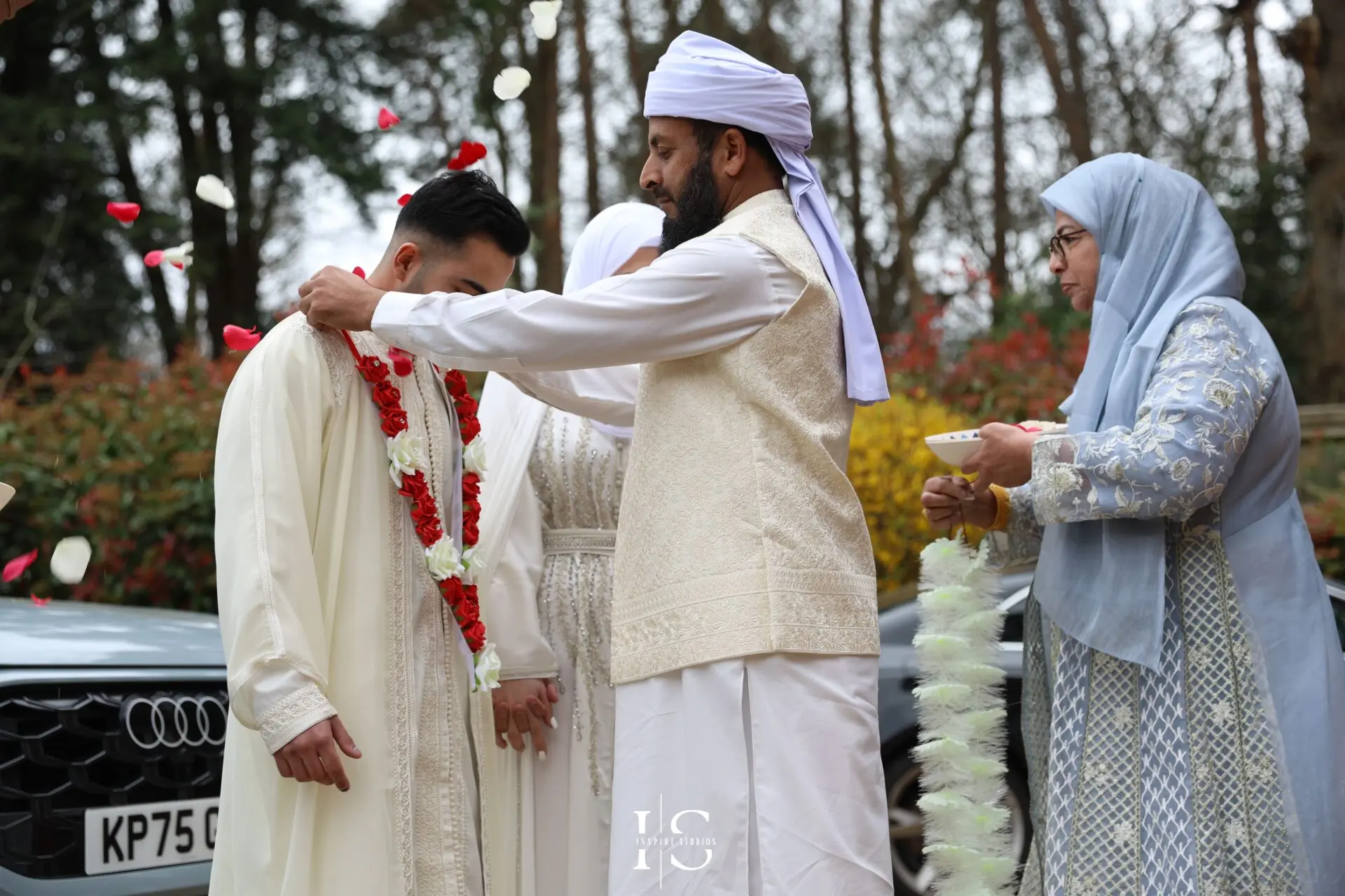 London based female photographer capturing Nikkah weddings