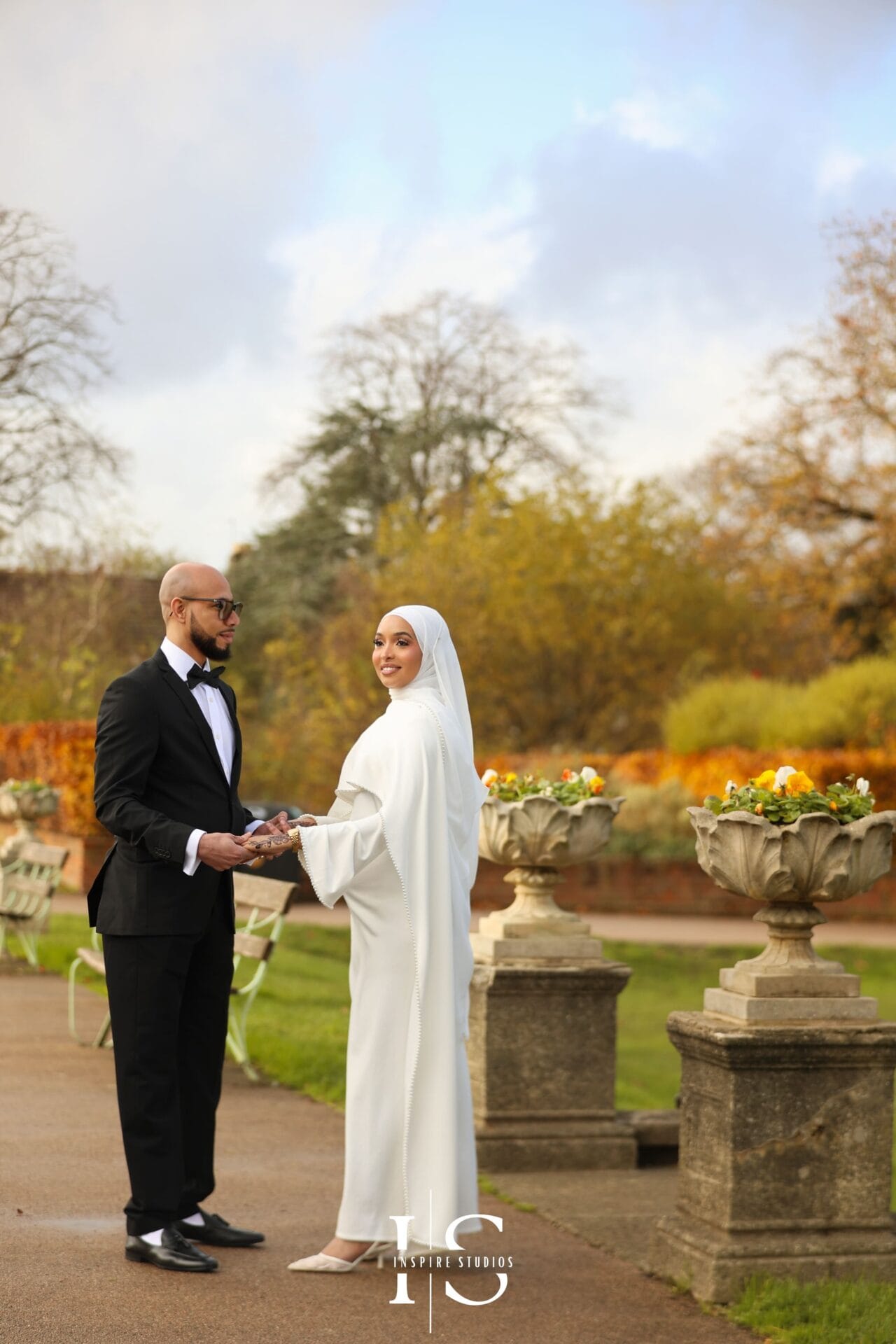 Outdoor photoshoot at Lloyd Park with natural lifestyle photography