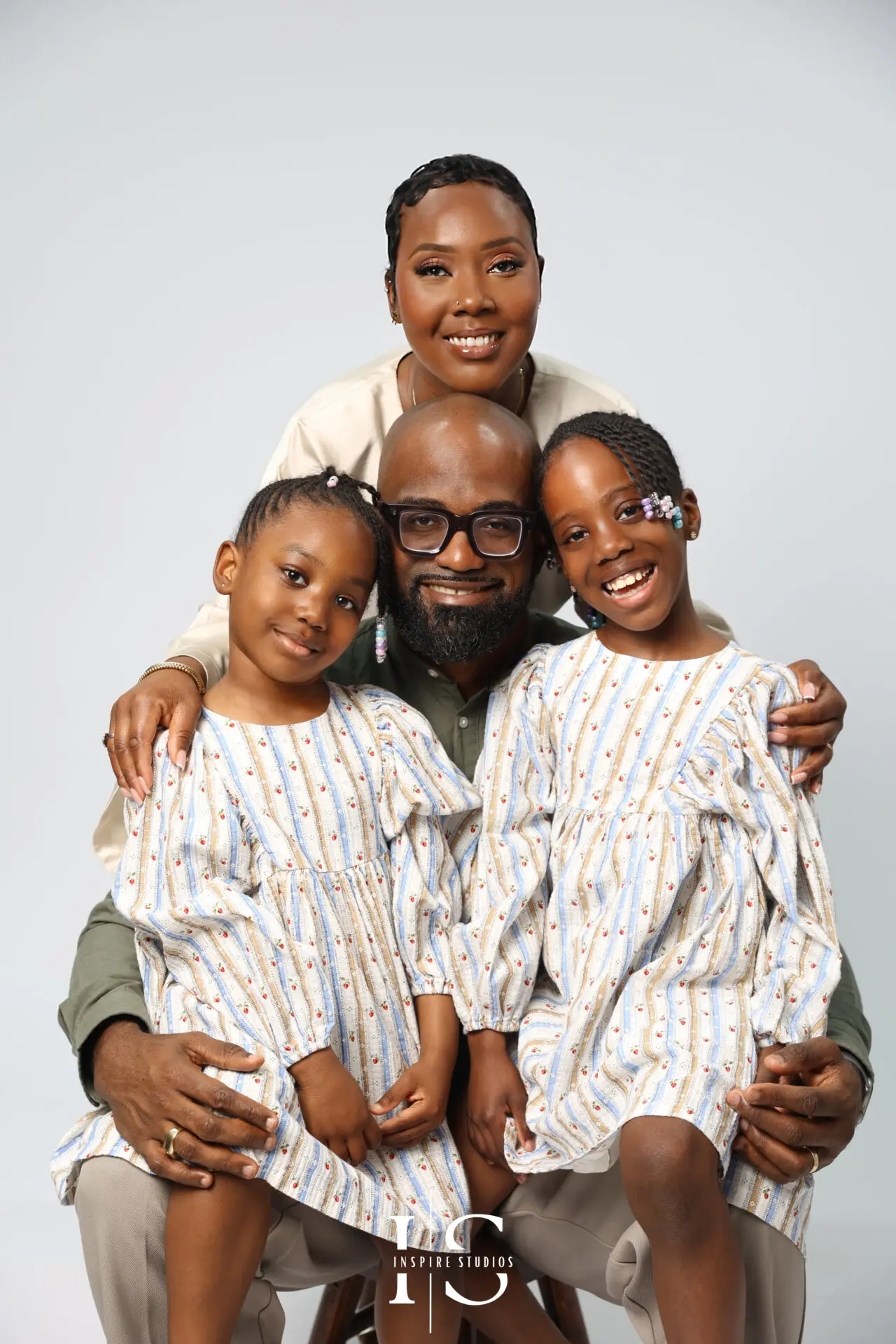 Anniversary family photoshoot in studio with parents and children