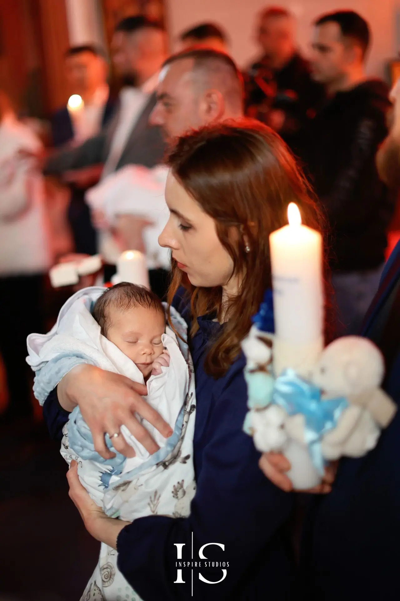 Fotograf botez ortodox în Londra în timpul ceremoniei religioase
