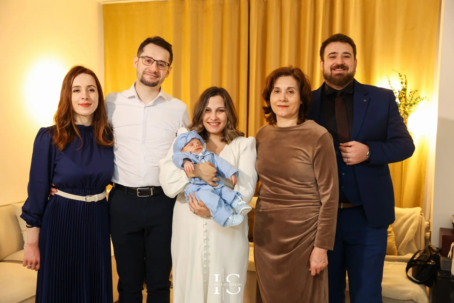 Fotografii cu detalii ale creștinării copilului la botez ortodox