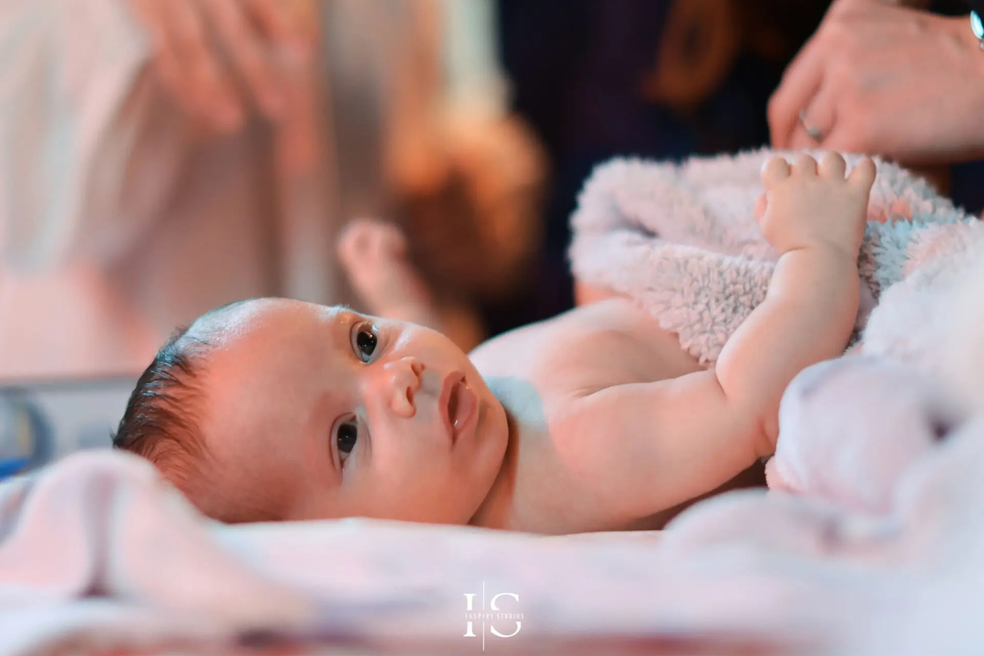 Inspire Studios fotograf pentru botez ortodox românesc în biserică