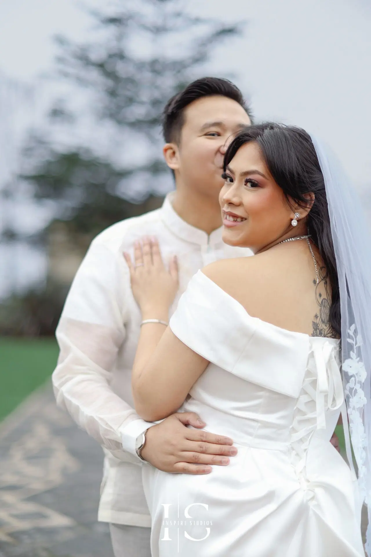 Filipino couple photographed together outdoors during a relaxed couple photoshoot at Danson Park in Bexley.